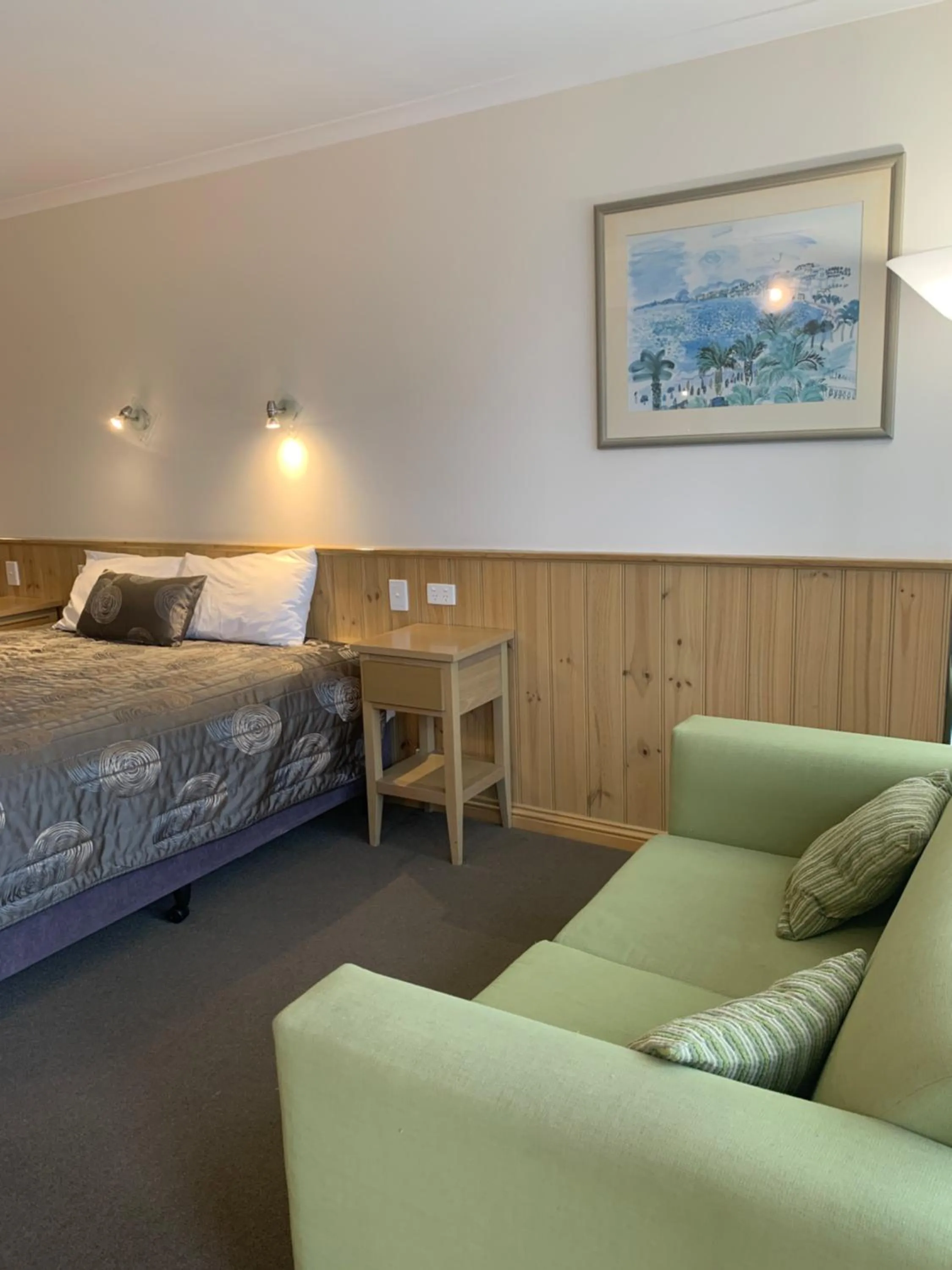 Bedroom, Bed in LaTrobe Motel Morwell