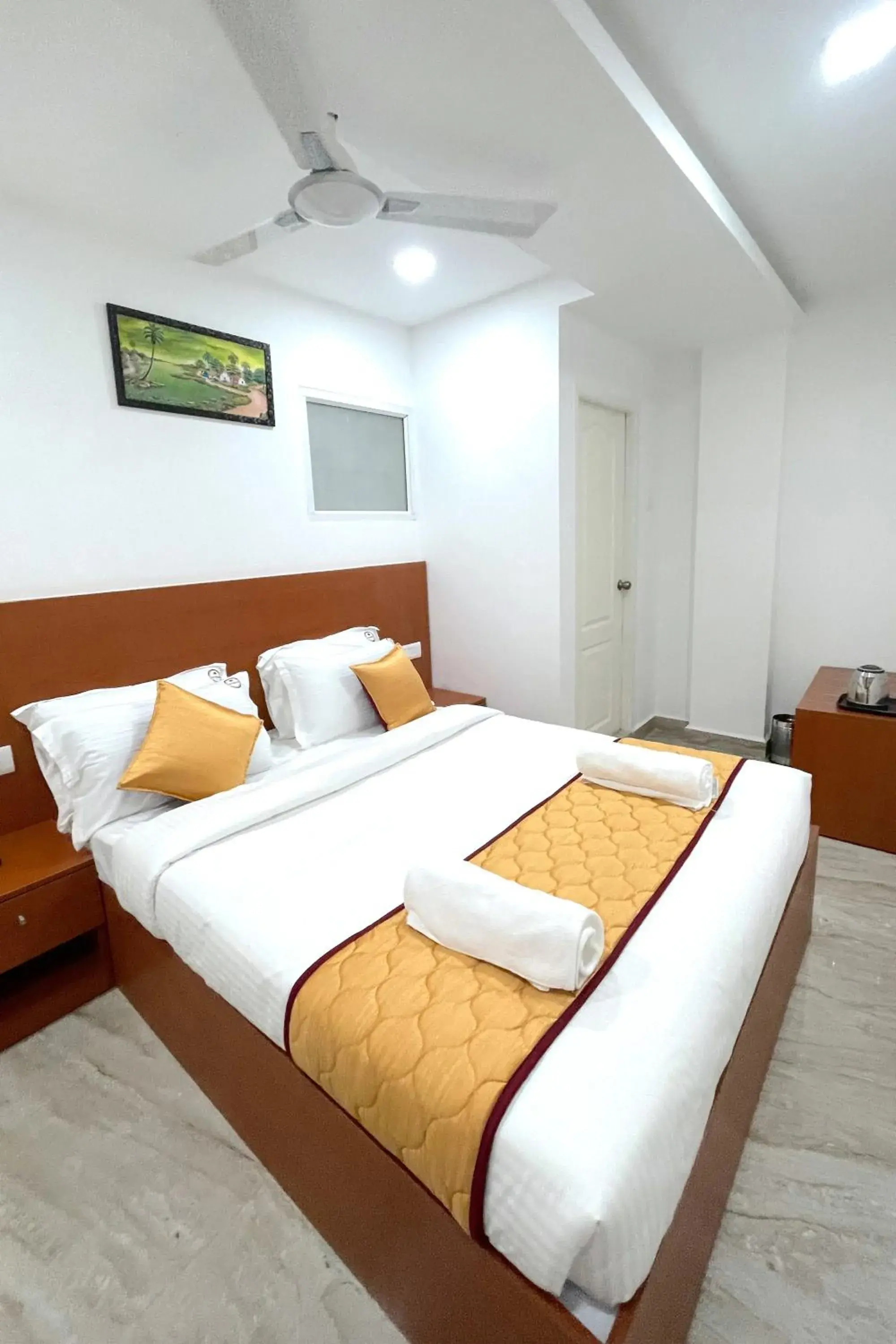 Bed in K11 Express - Opp Express Avenue Bed in K11 Express - Opp Express Avenue