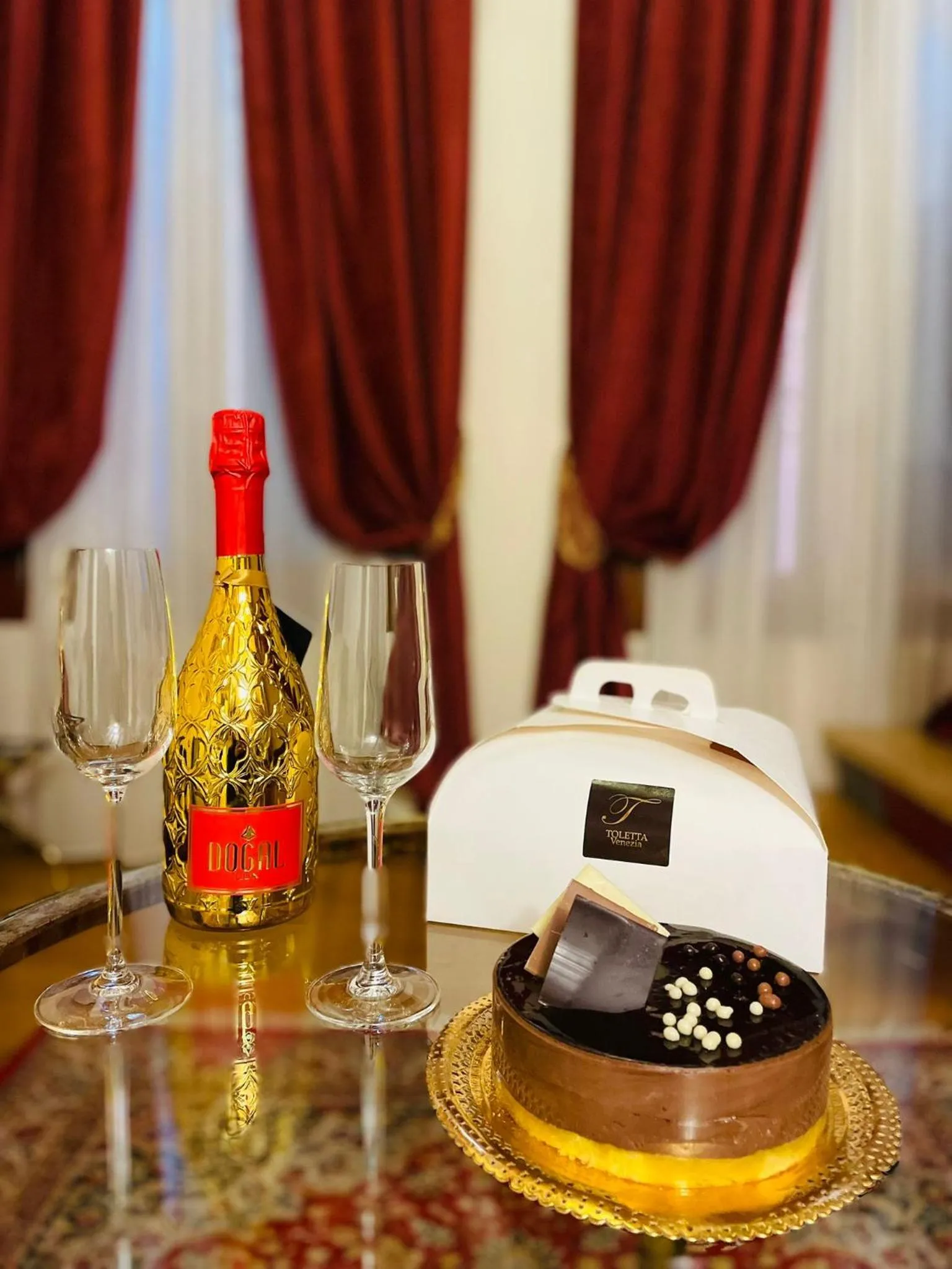 room service in Cà Dell'Arte Palace