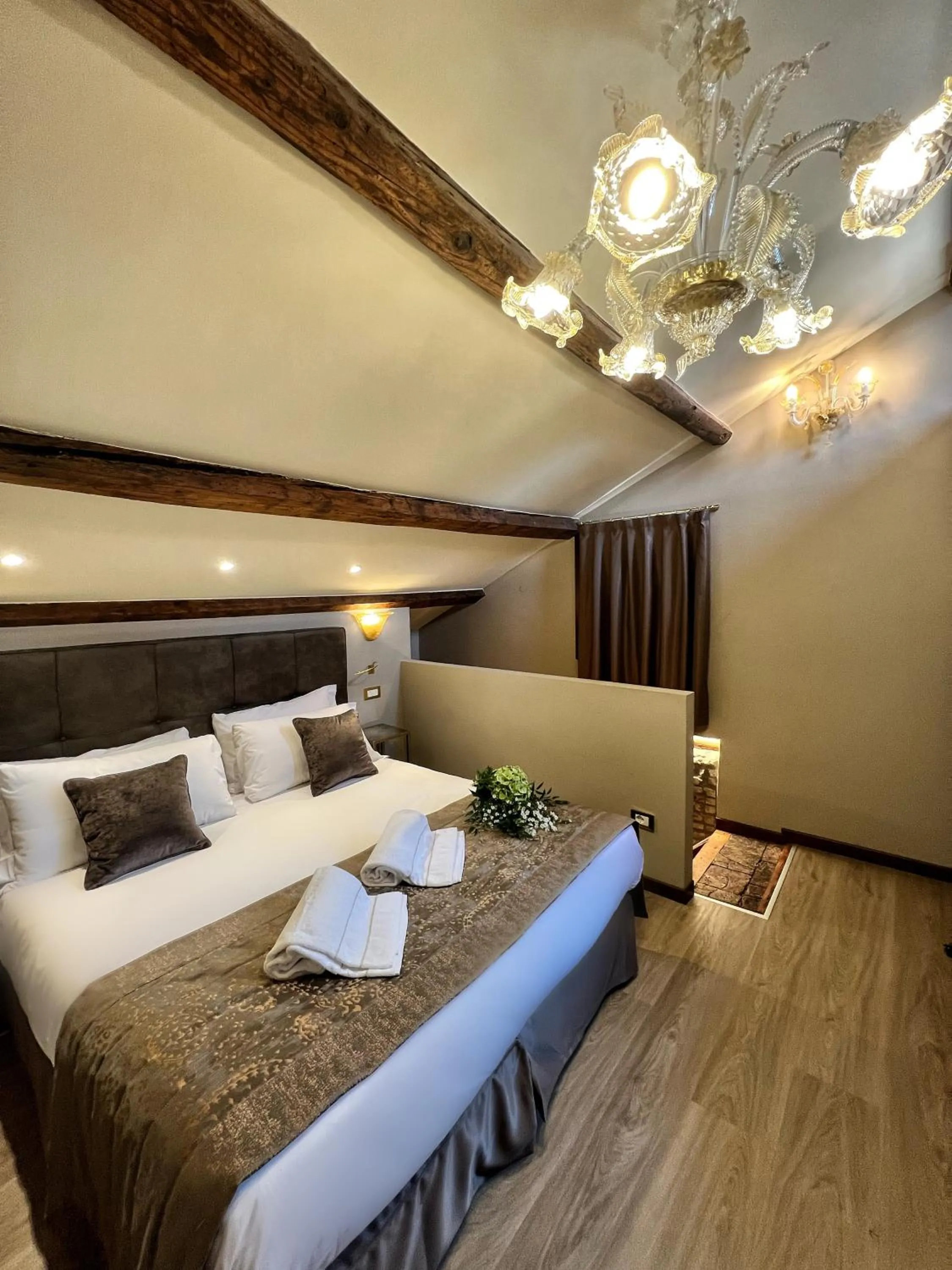 Photo of the whole room, Bed in Cà Dell'Arte Palace