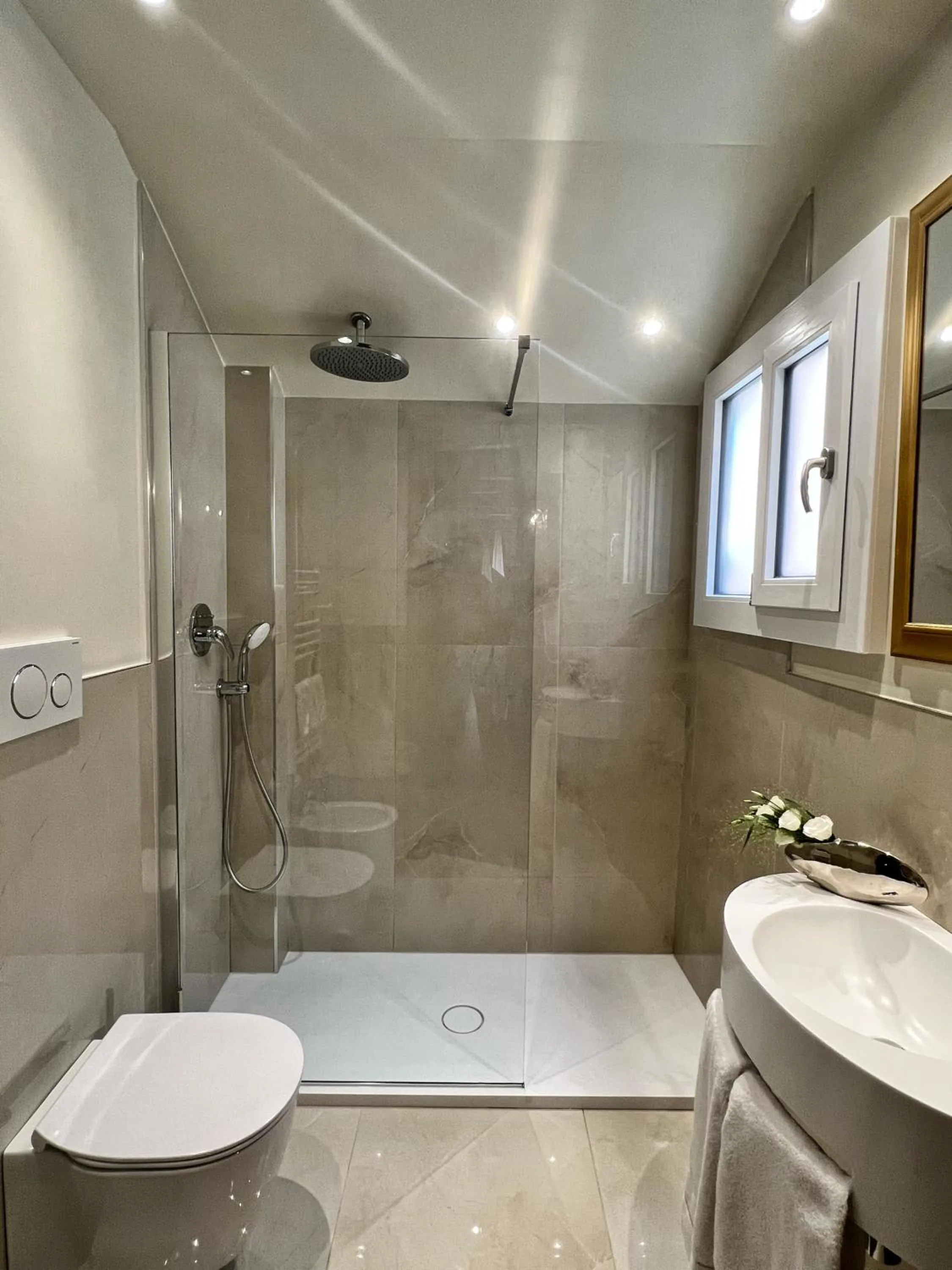 Shower in Cà Dell'Arte Palace