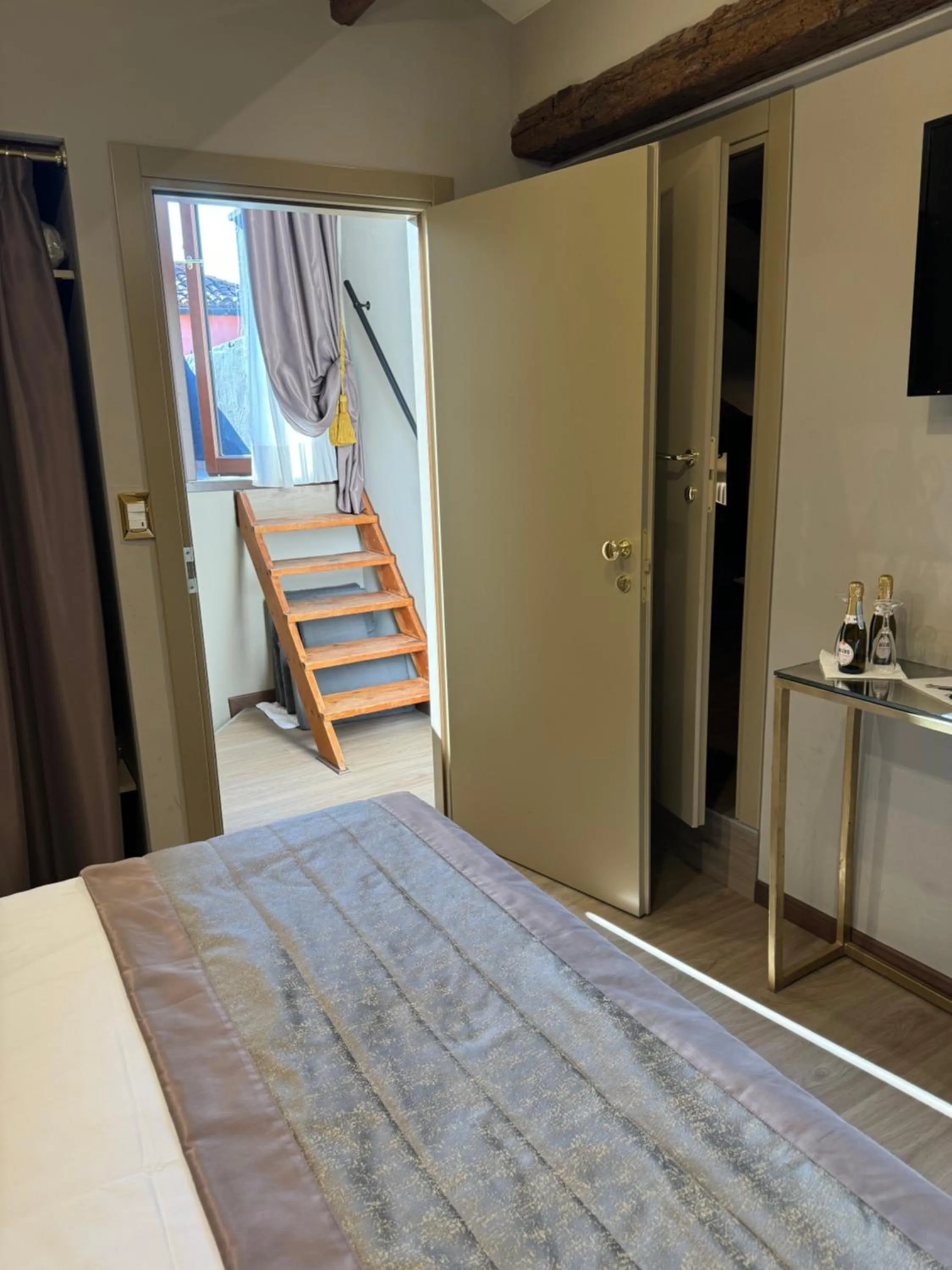 Balcony/Terrace, Bed in Cà Dell'Arte Palace