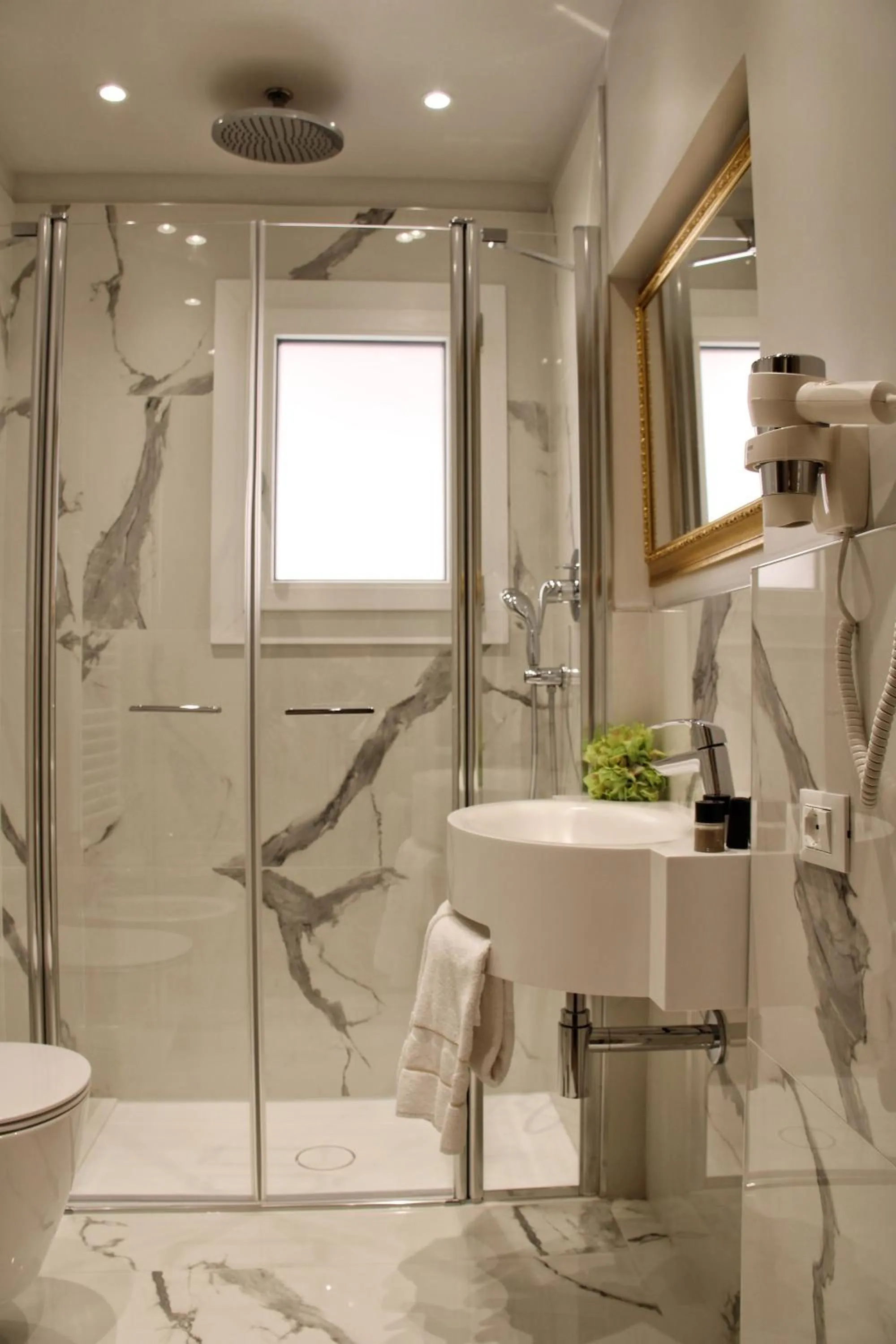 Bathroom in Cà Dell'Arte Palace