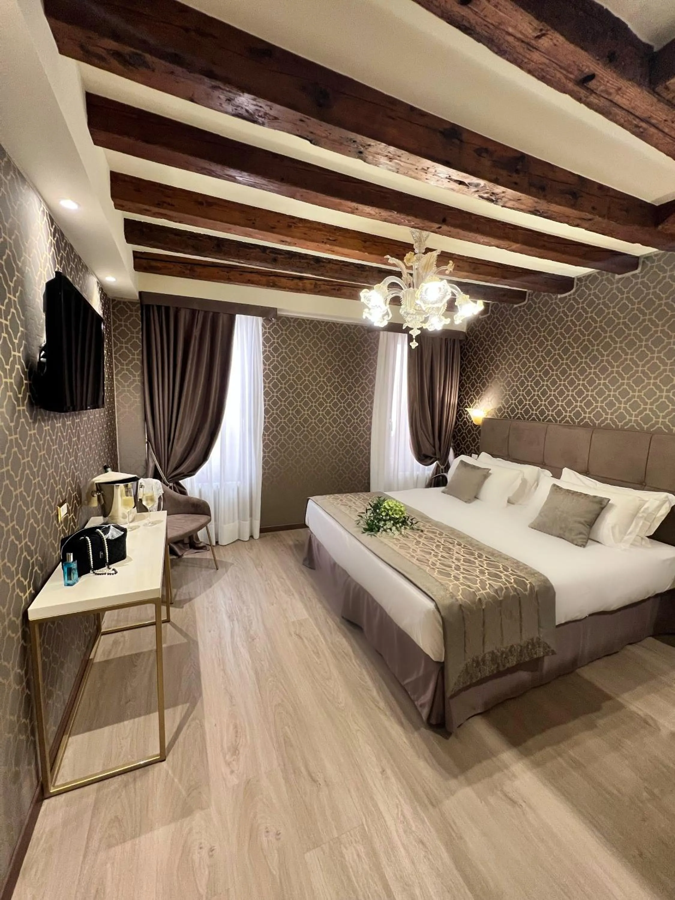 Photo of the whole room, Bed in Cà Dell'Arte Palace