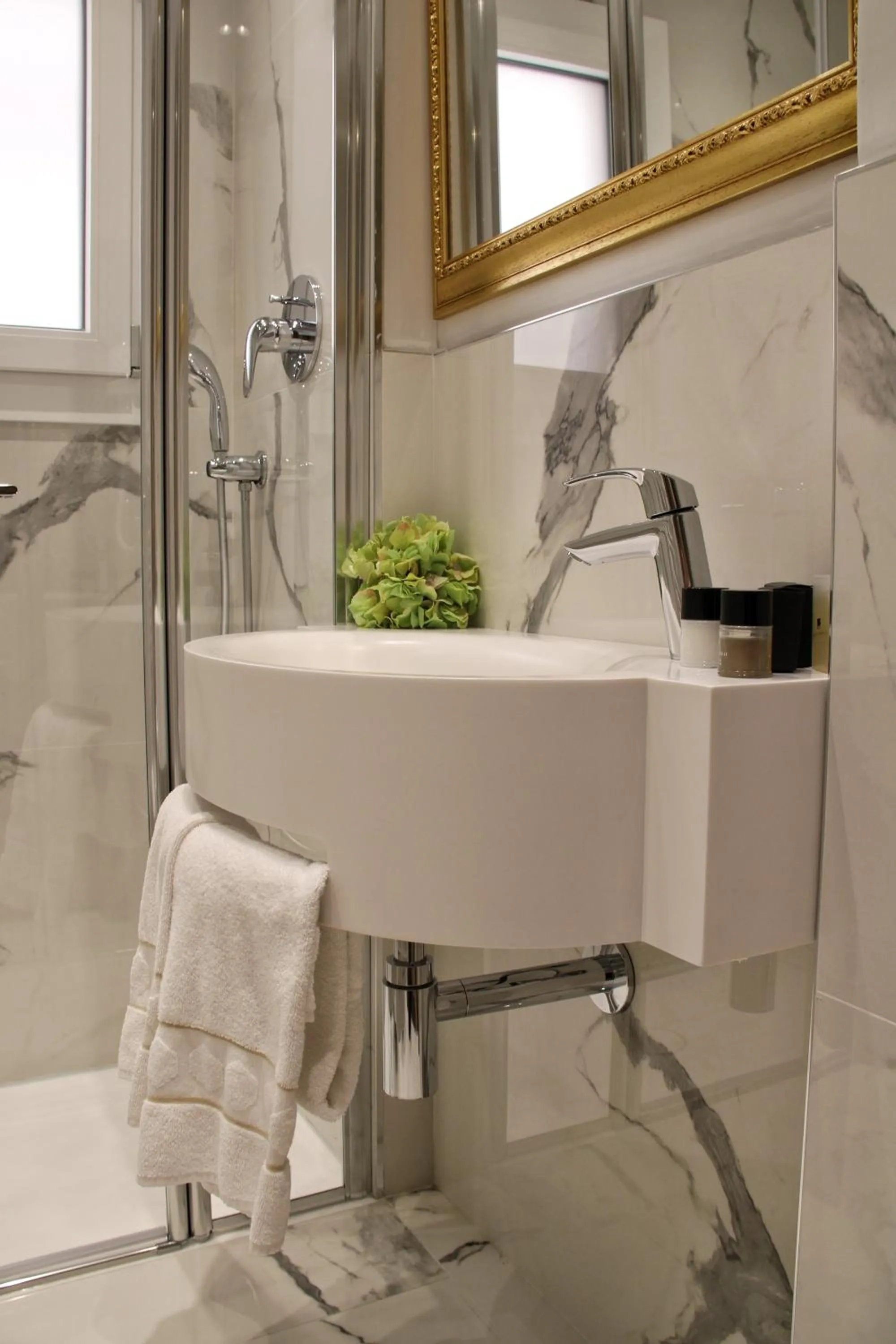 Bathroom in Cà Dell'Arte Palace