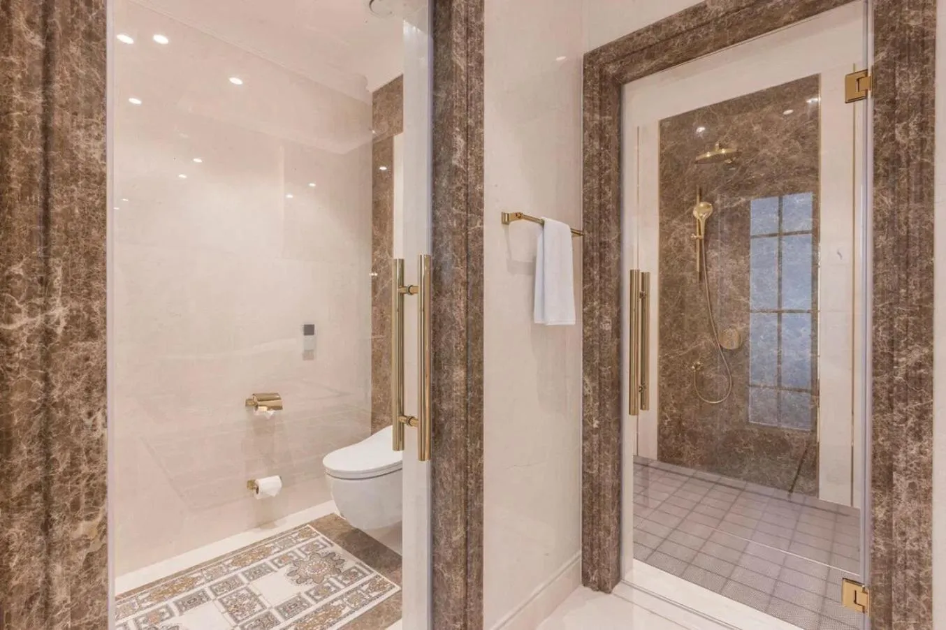 Bathroom in Savitsky Plaza