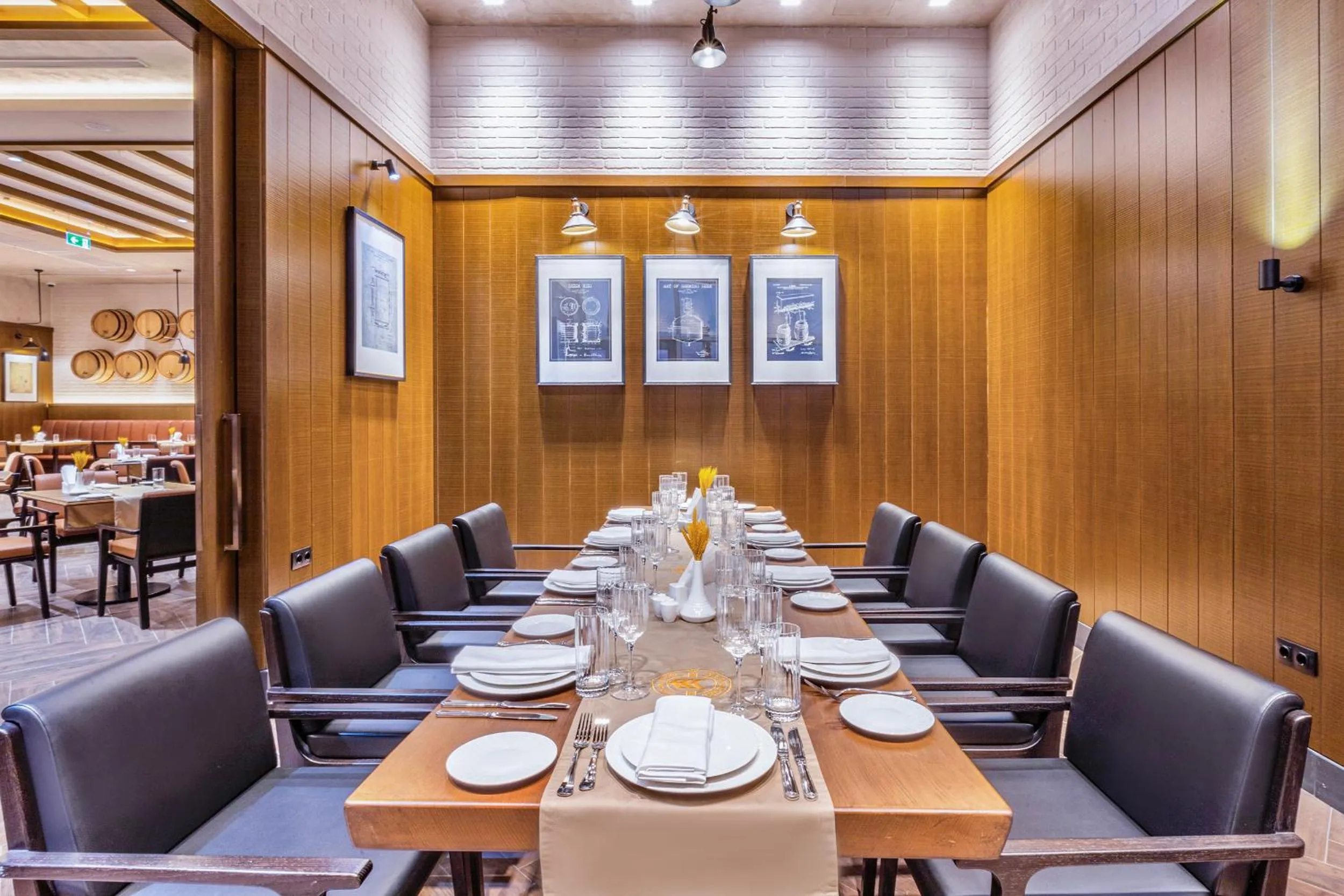 Restaurant/places to eat in Savitsky Plaza