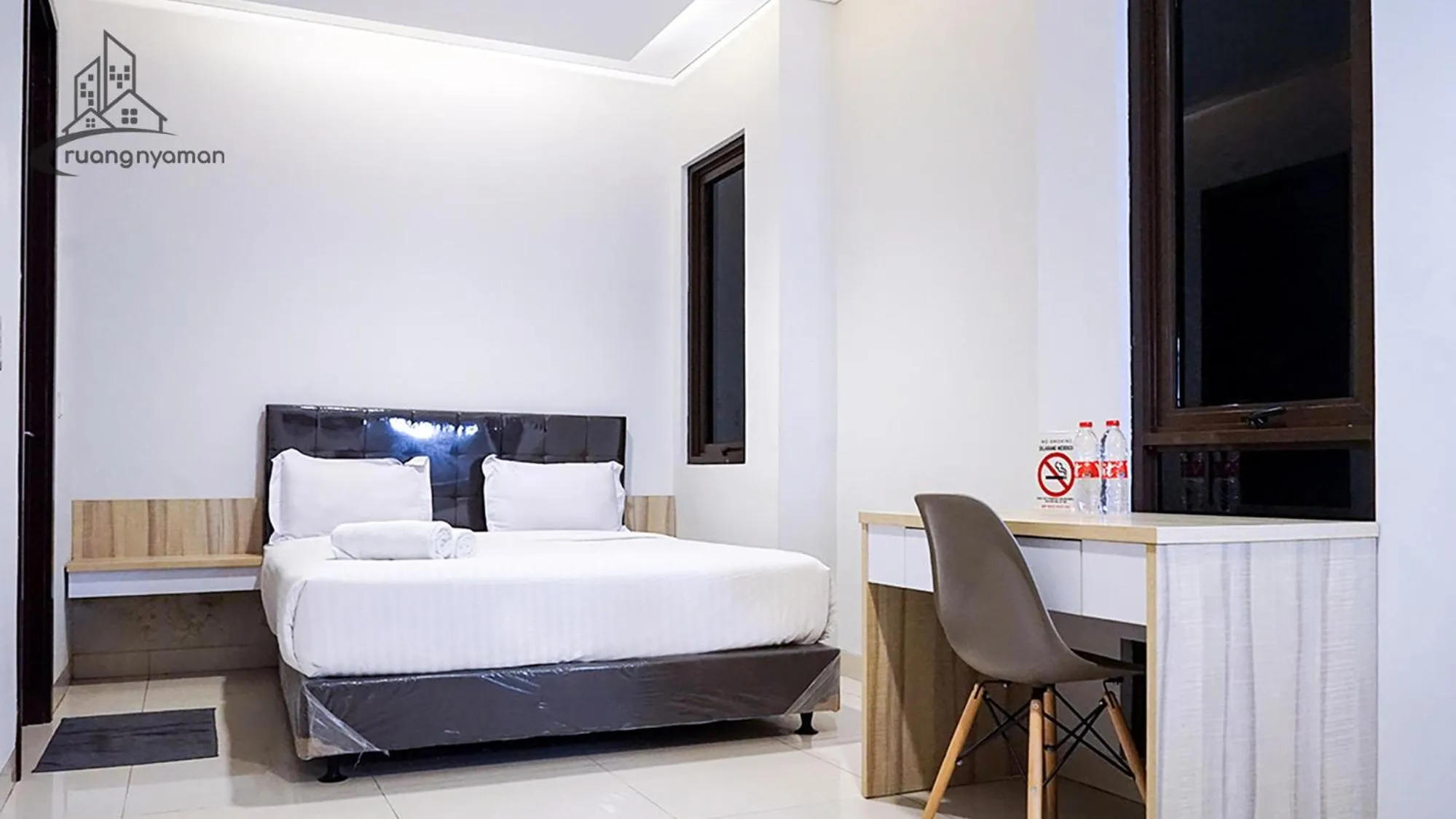 Photo of the whole room, Bed in Regentown Near ICE BSD