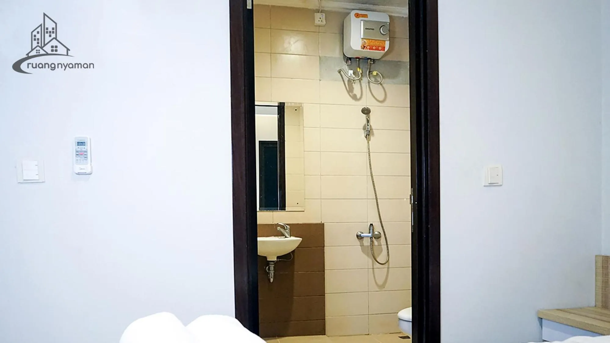 Bathroom in Regentown Near ICE BSD