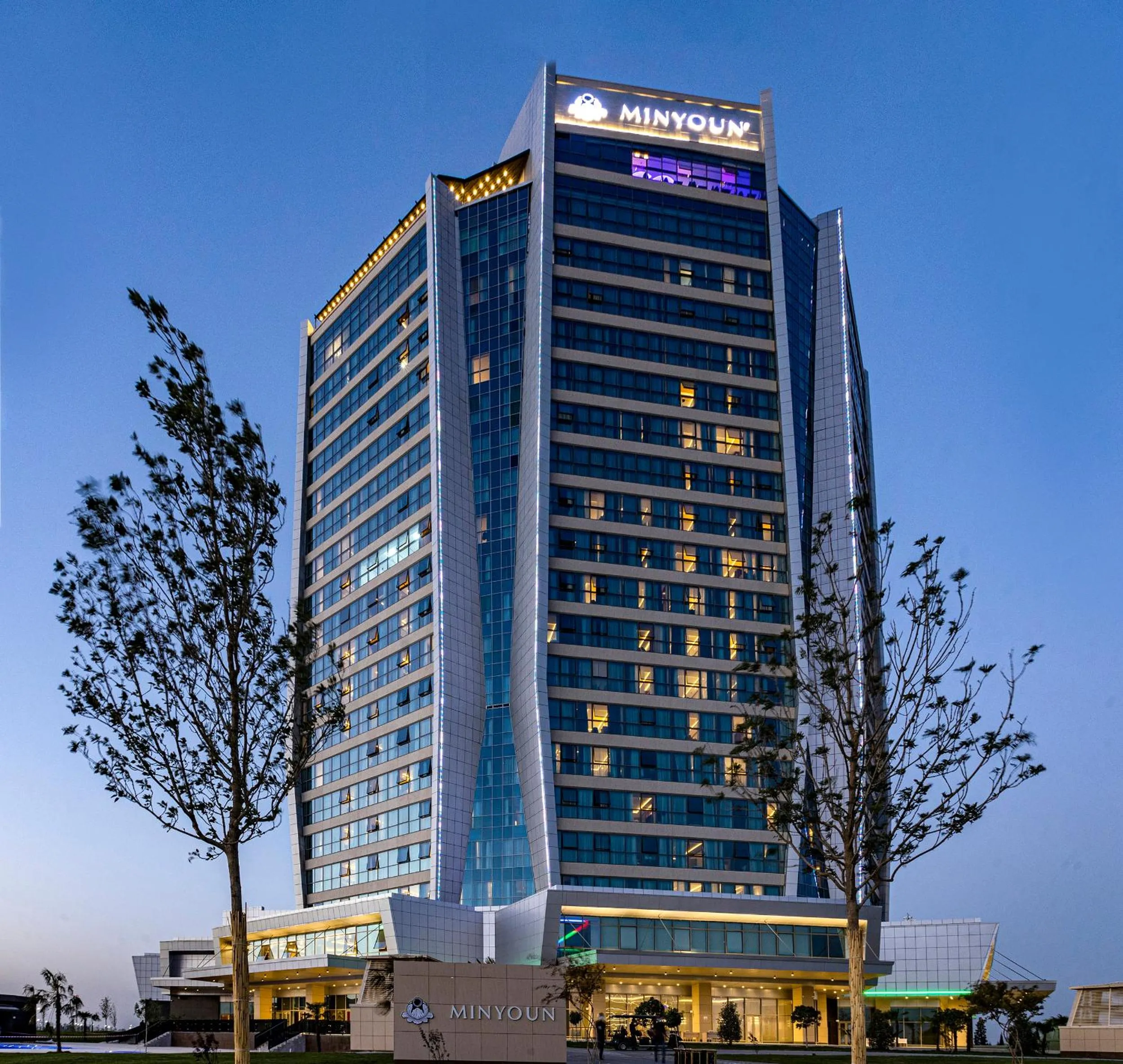 Facade/entrance in Silk Road by Minyoun