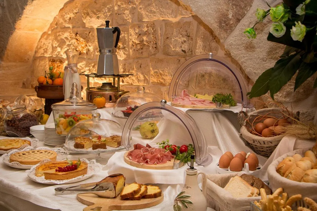 Breakfast in San Tommaso Hotel