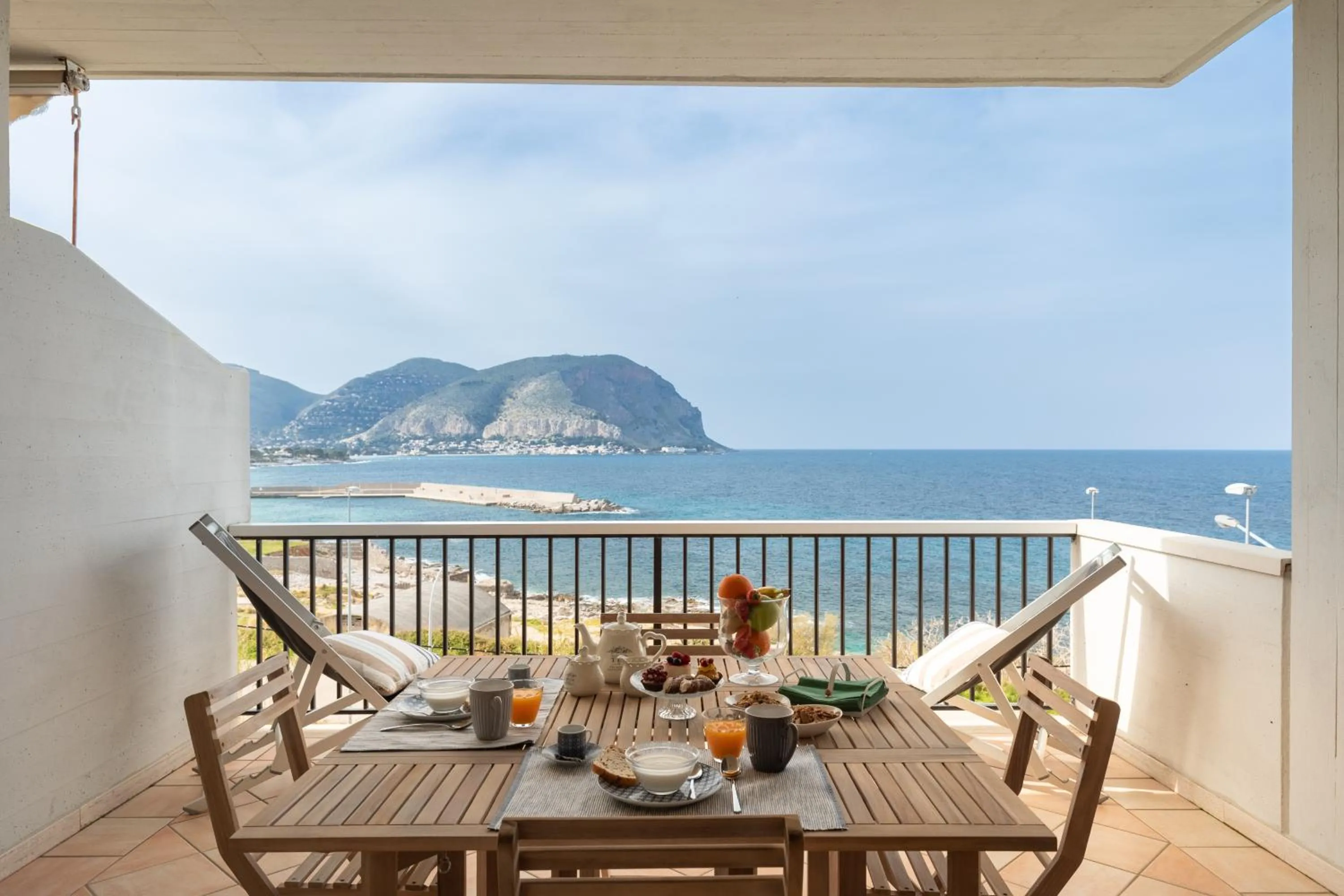 Mondello in Terrazza by DomuSicily