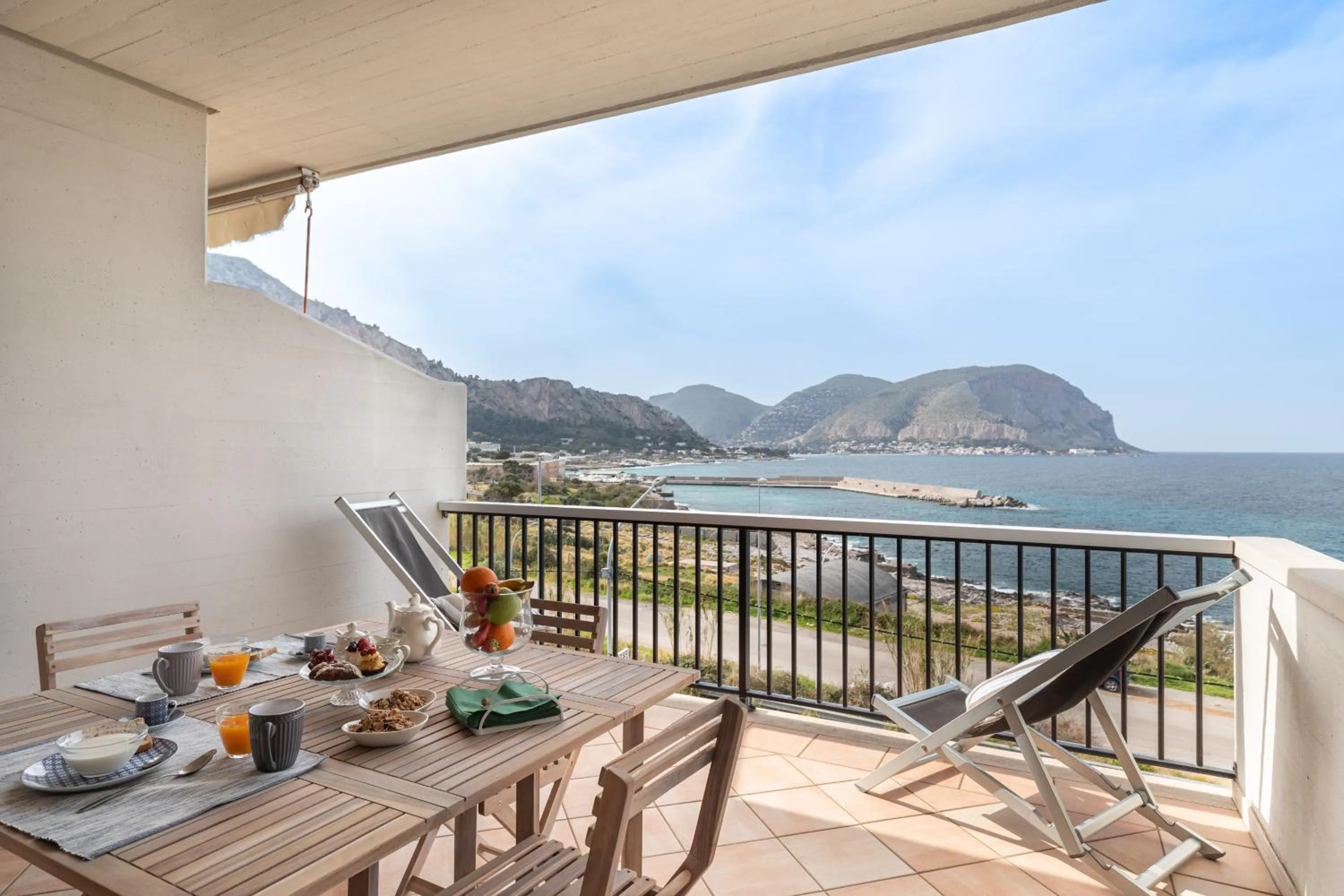 Mondello in Terrazza by DomuSicily