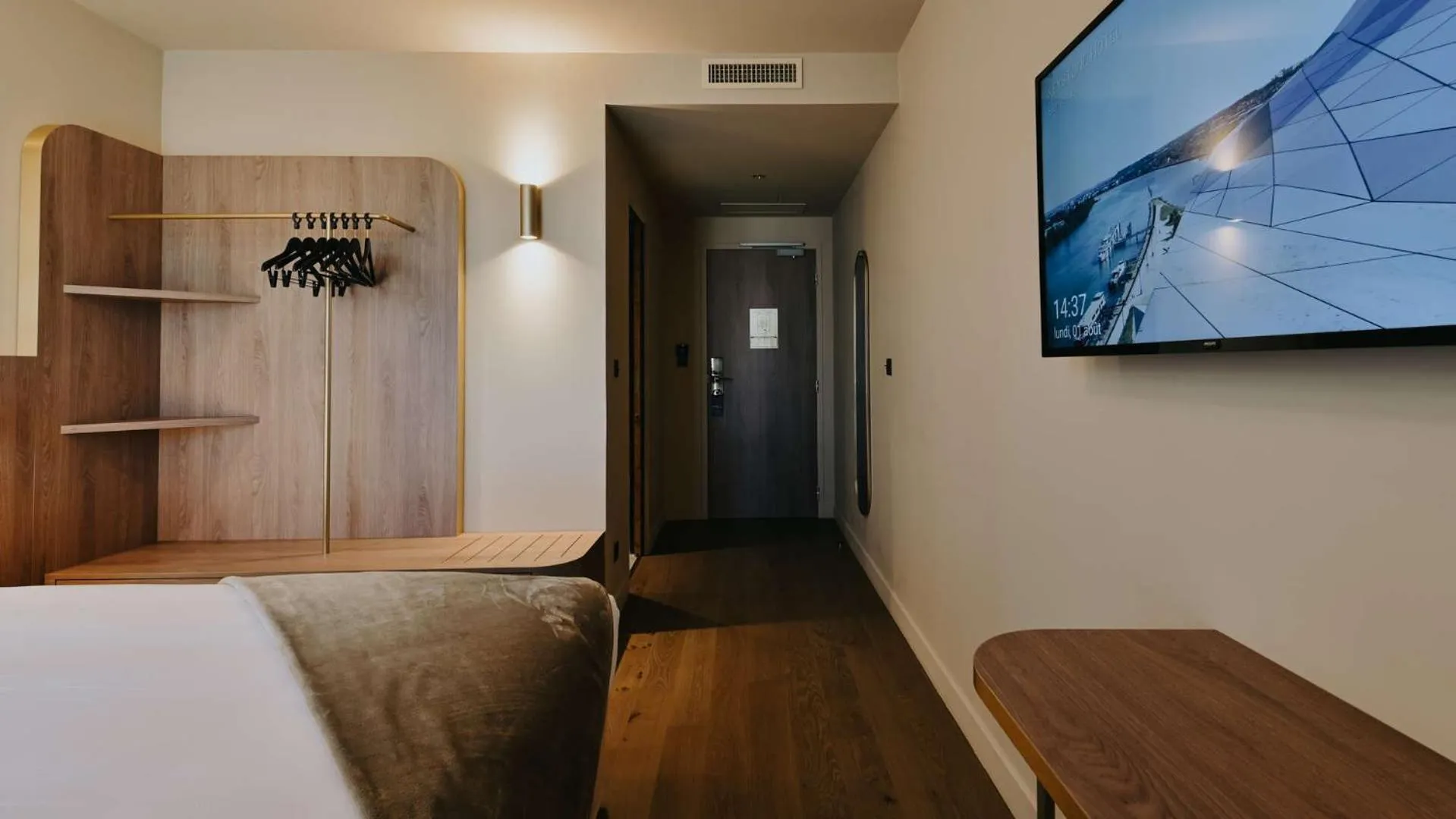 Shower, Bed in Keystone Hôtel & Spa