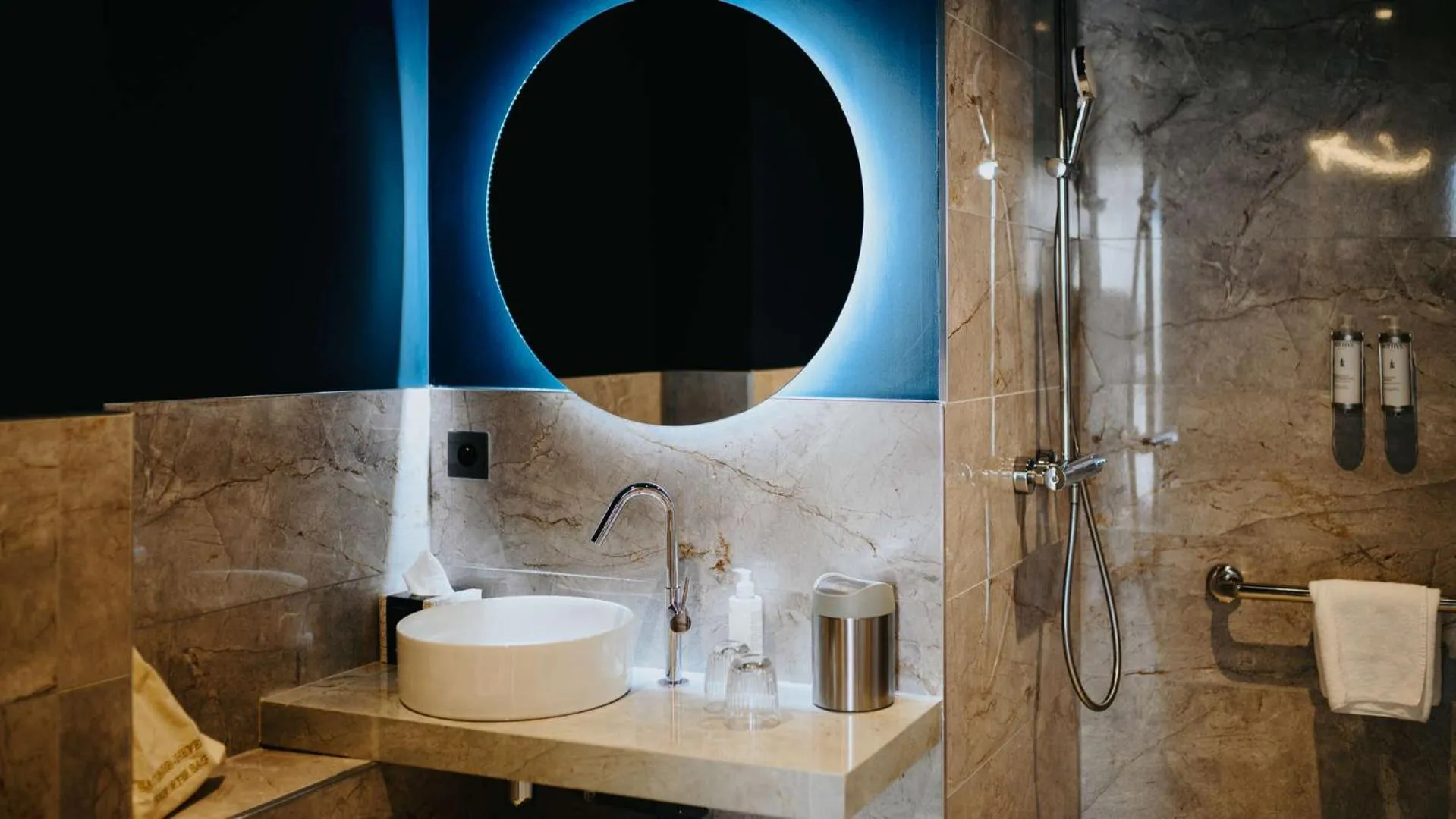 Bathroom in Keystone Hôtel & Spa