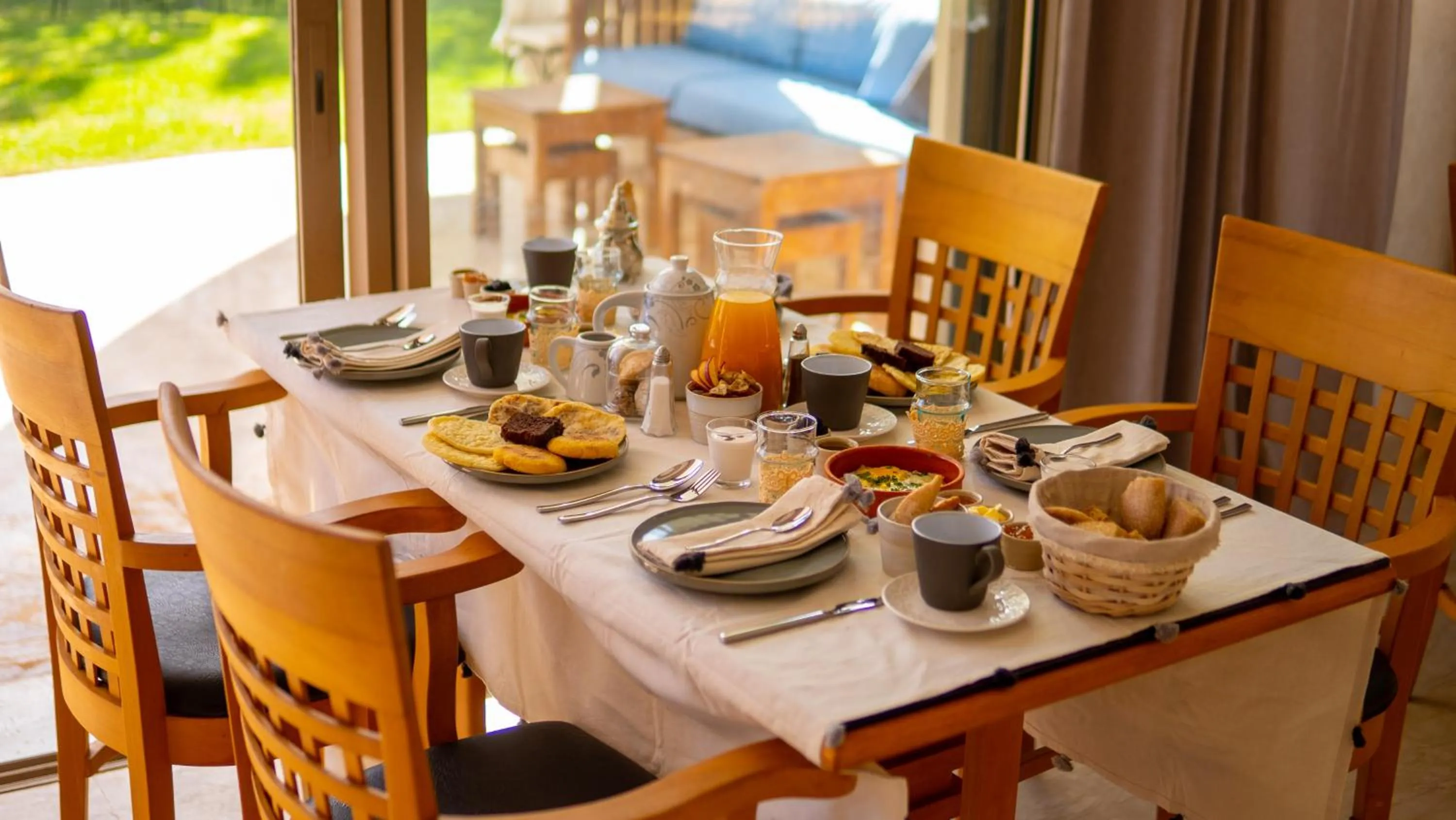 Restaurant/places to eat in Riad villa saphir & SPA