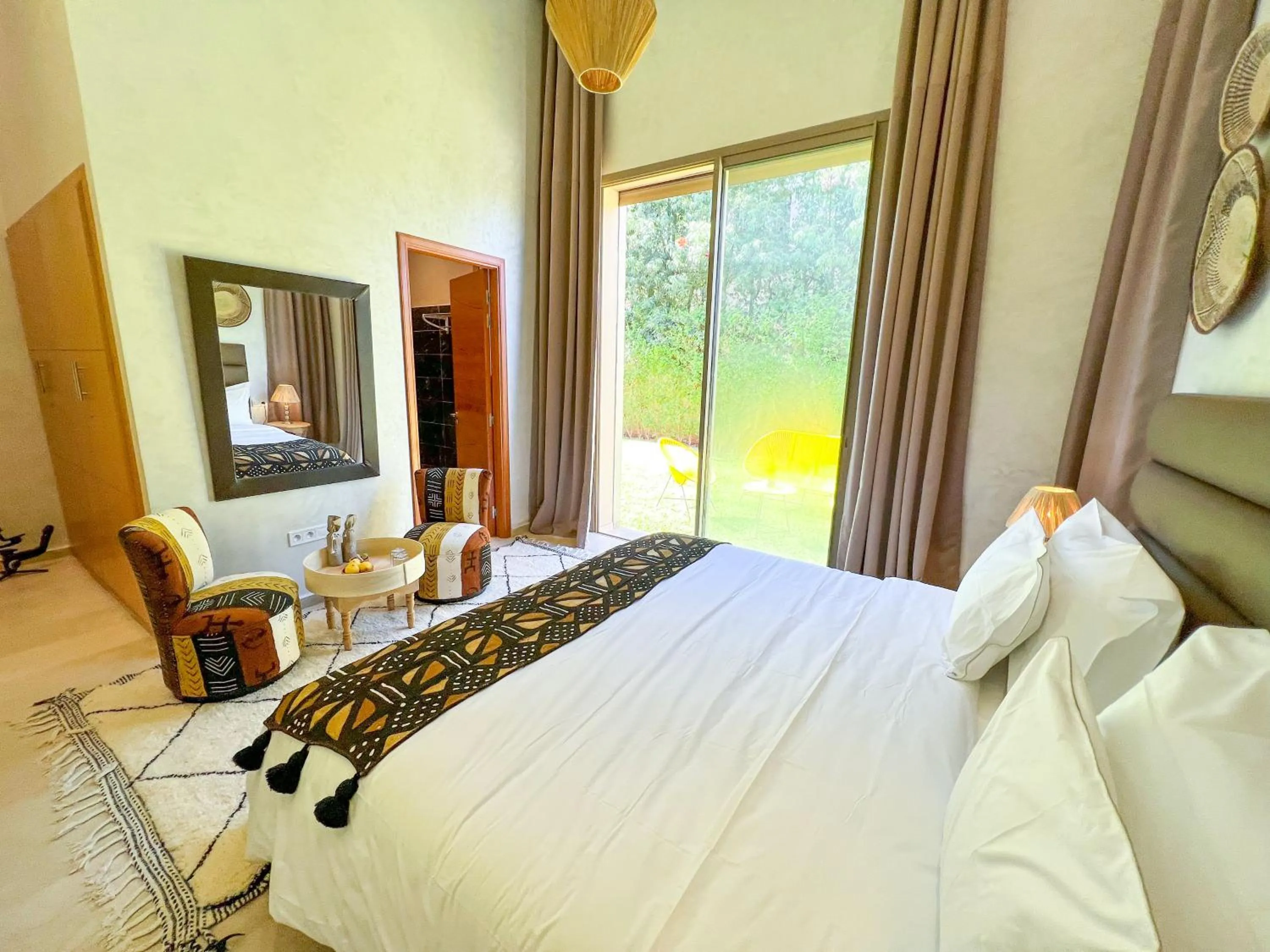 Living room, Bed in Riad villa saphir & SPA