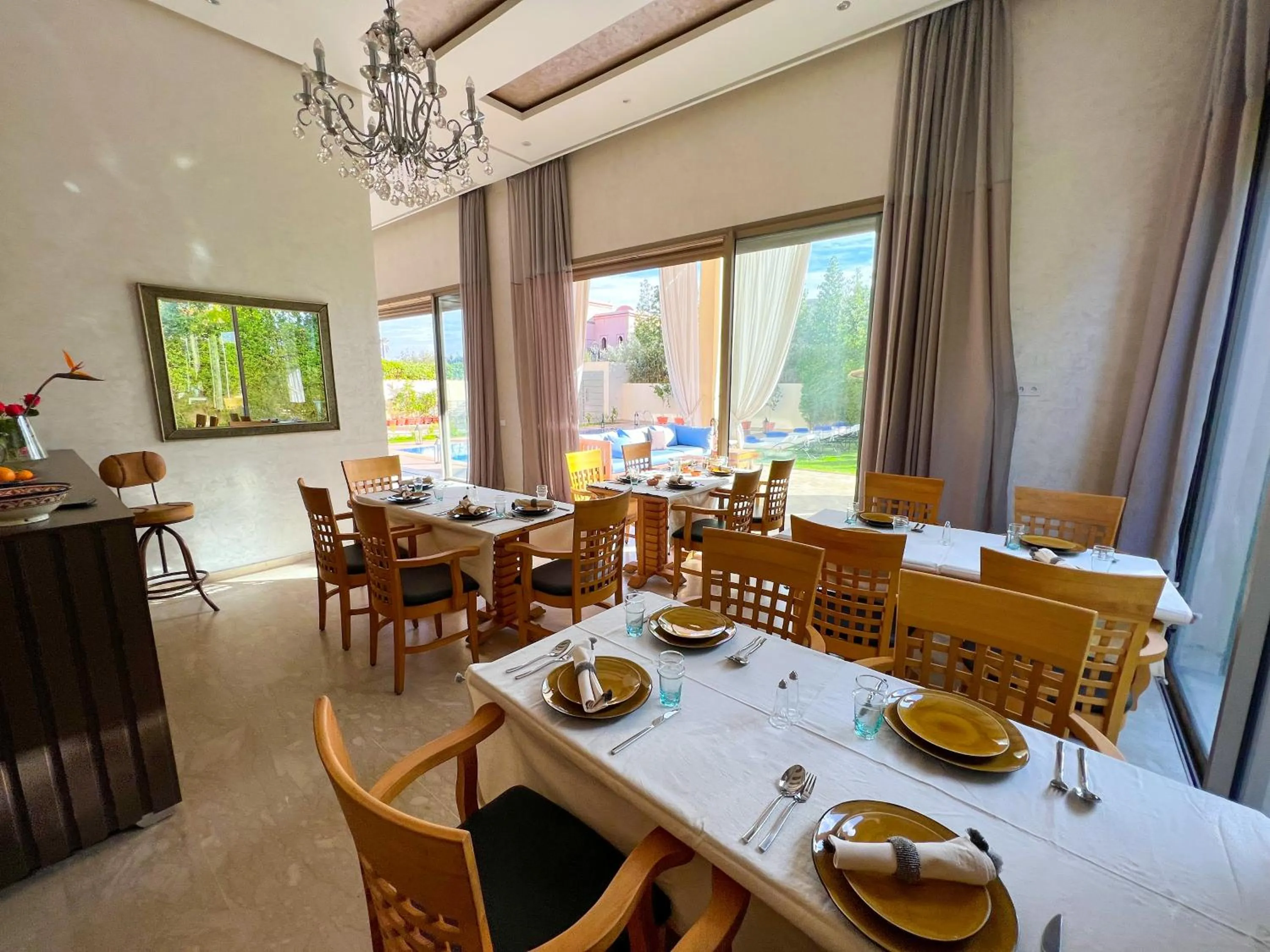 Restaurant/places to eat in Riad villa saphir & SPA