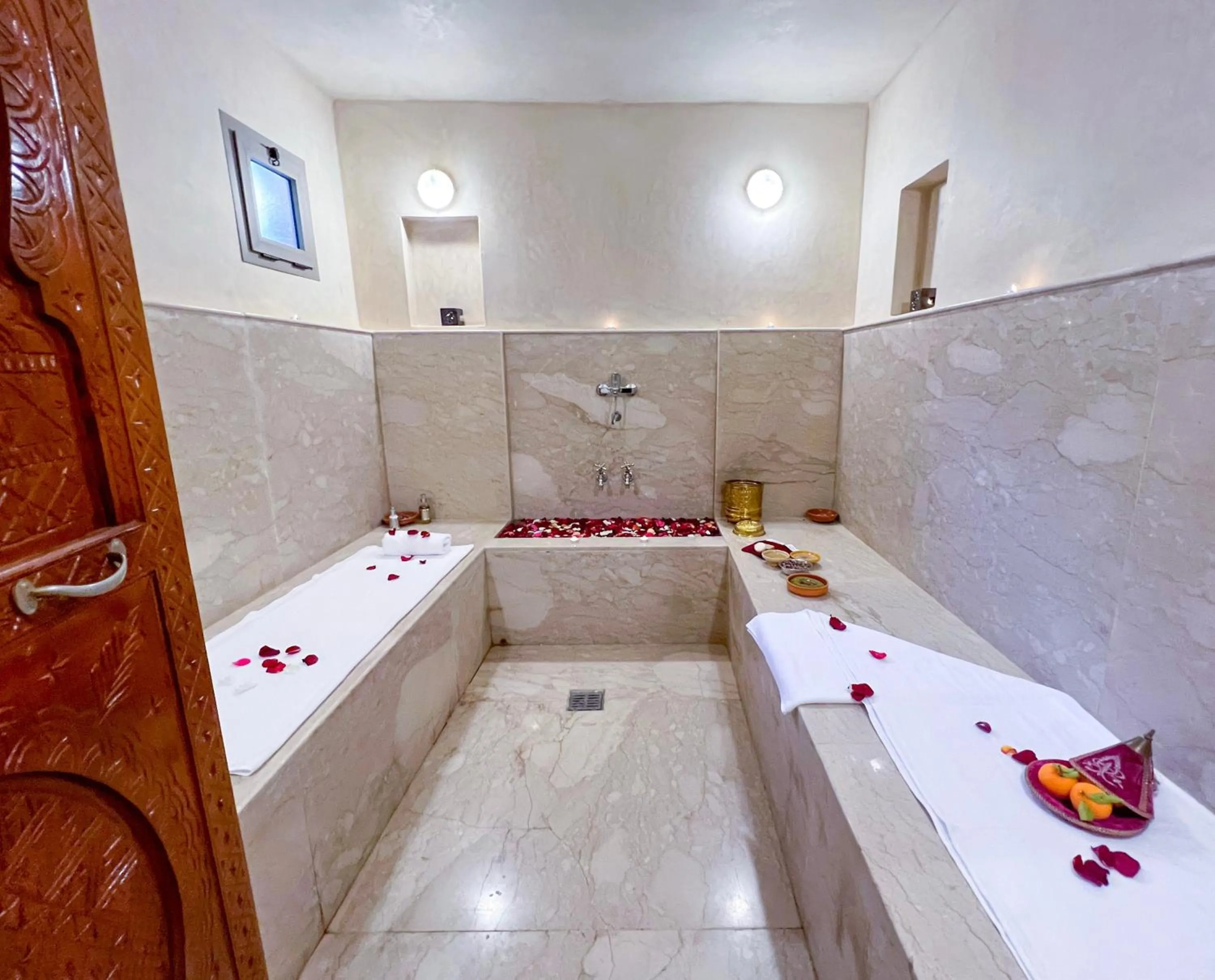 Shower in Riad villa saphir & SPA