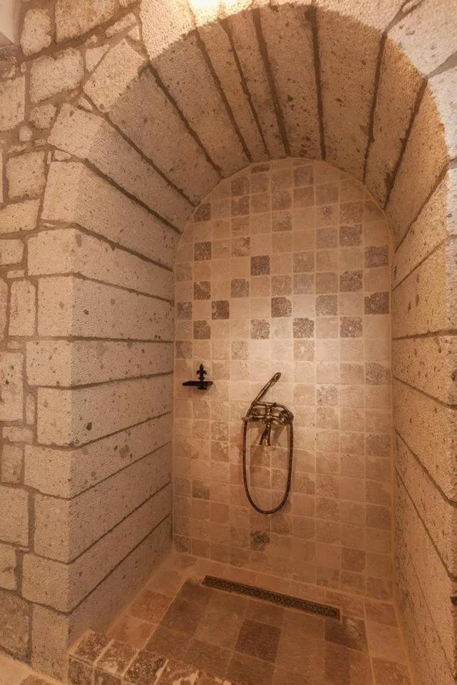 Shower in YUKARI SOKAK VİP BUTİK OTEL