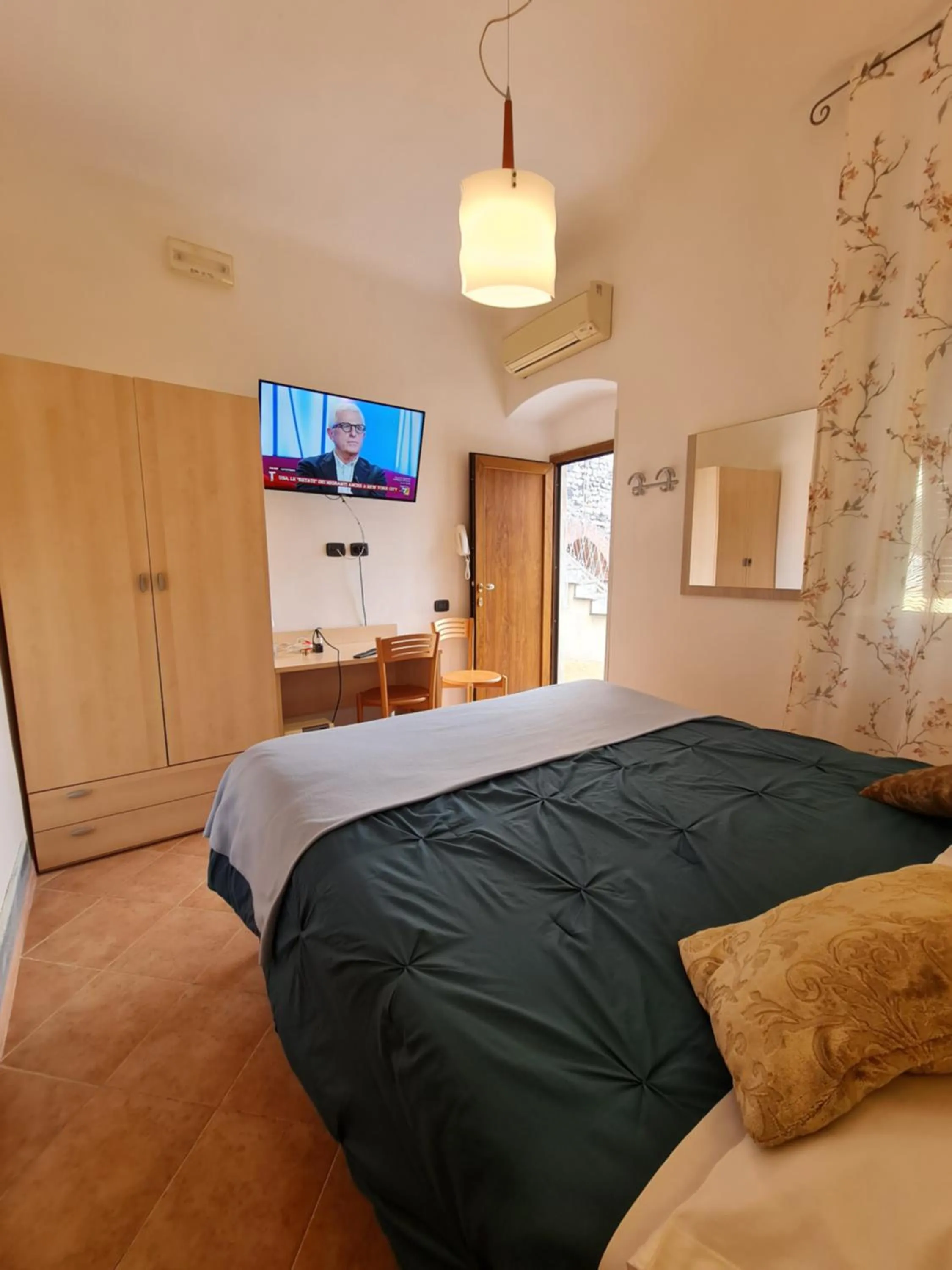 Bedroom, Bed in Albergo Genio