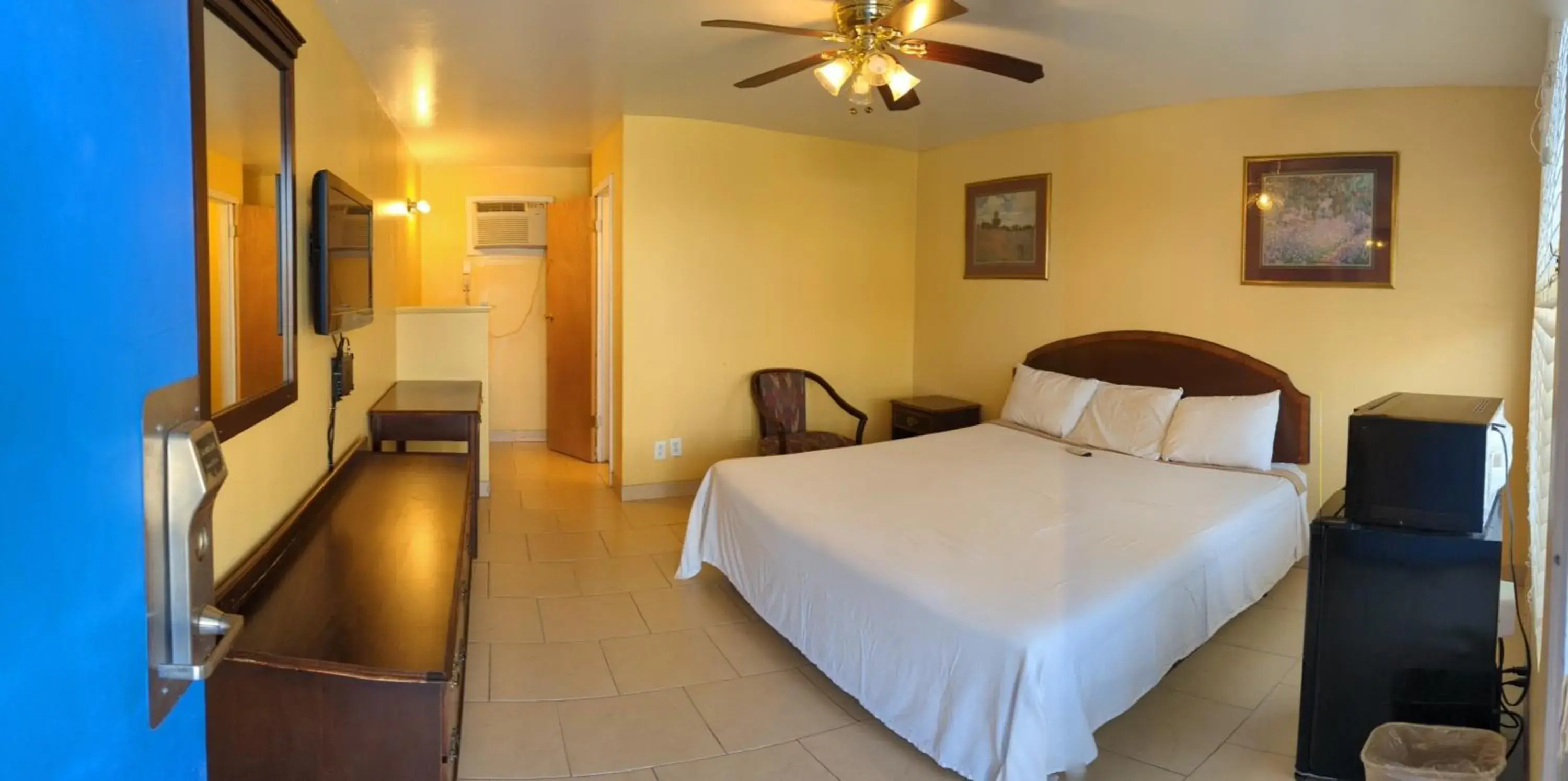 King Studio in Canadian Inn King Studio in Canadian Inn