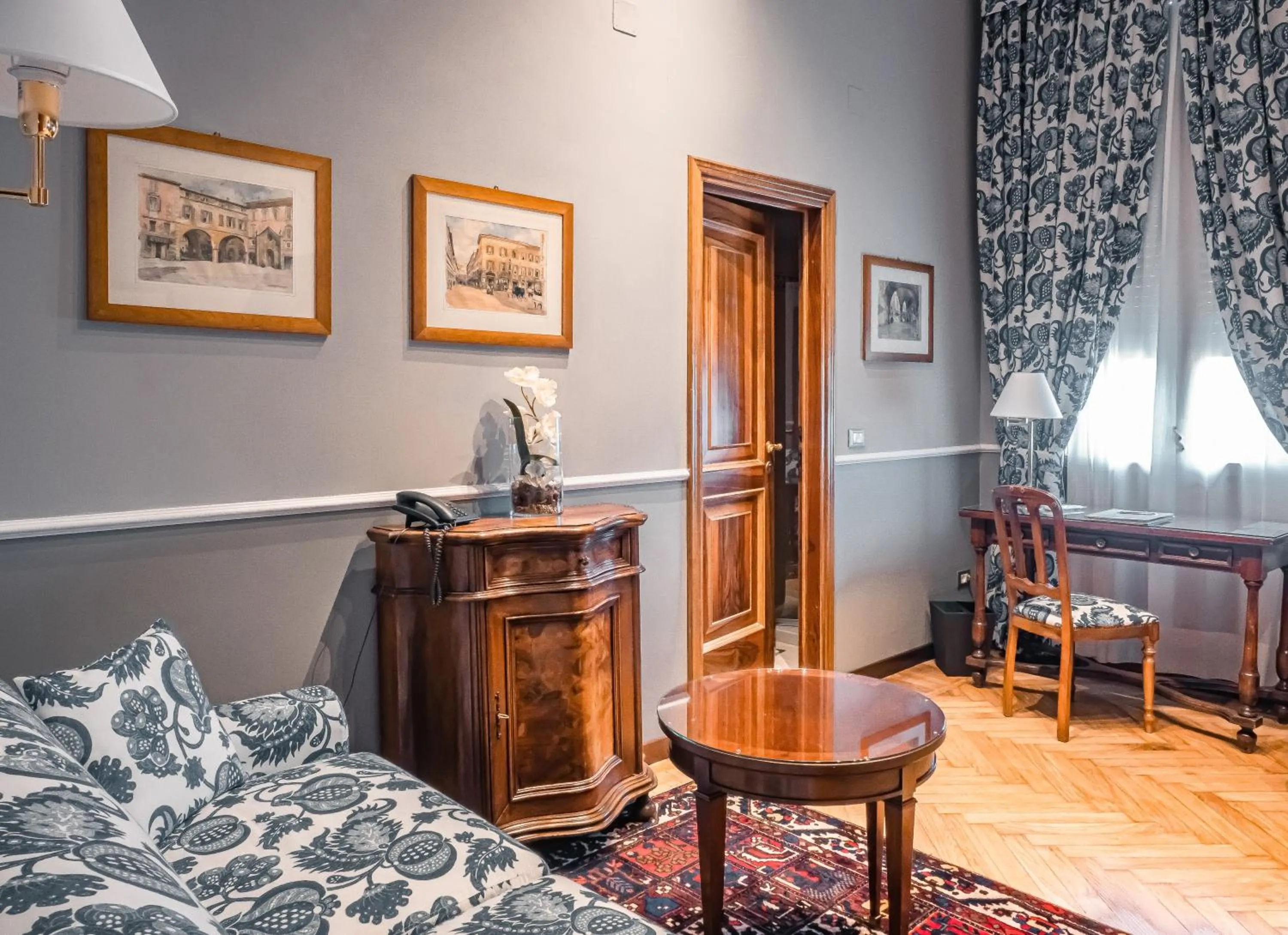 Seating area, Bed in Hotel Posta