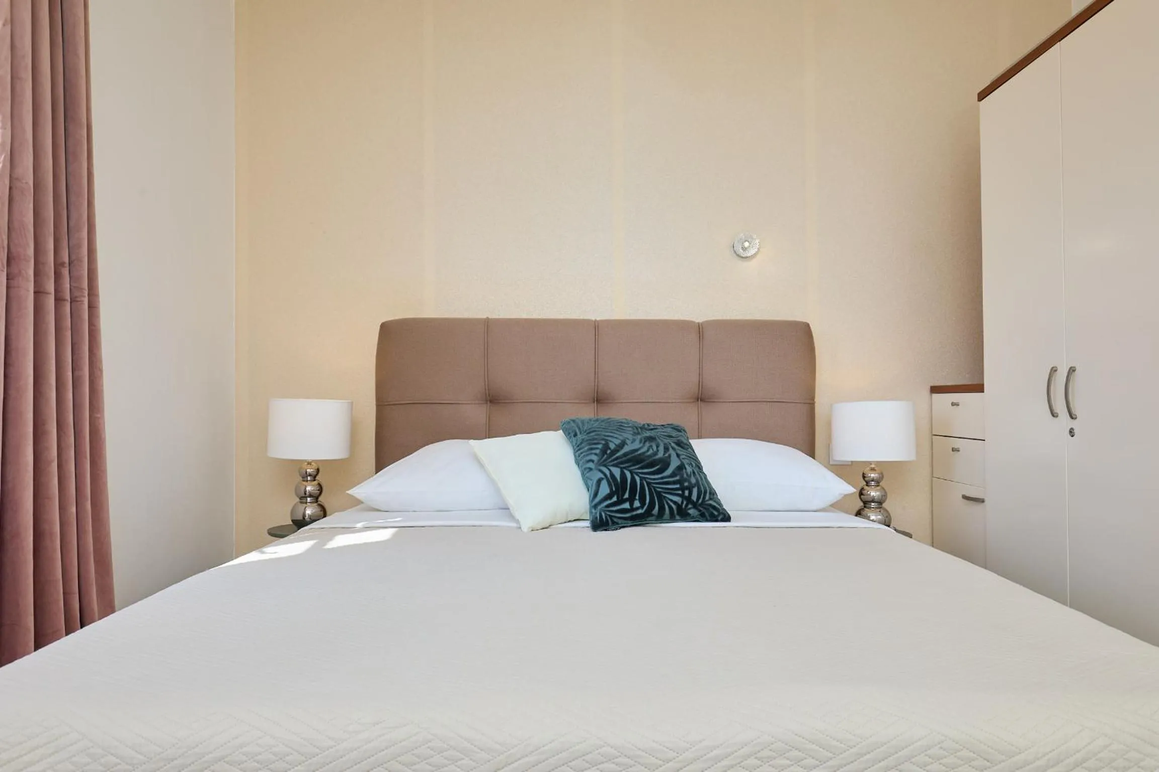 Bedroom, Bed in Hedera Estate, Hedera A22