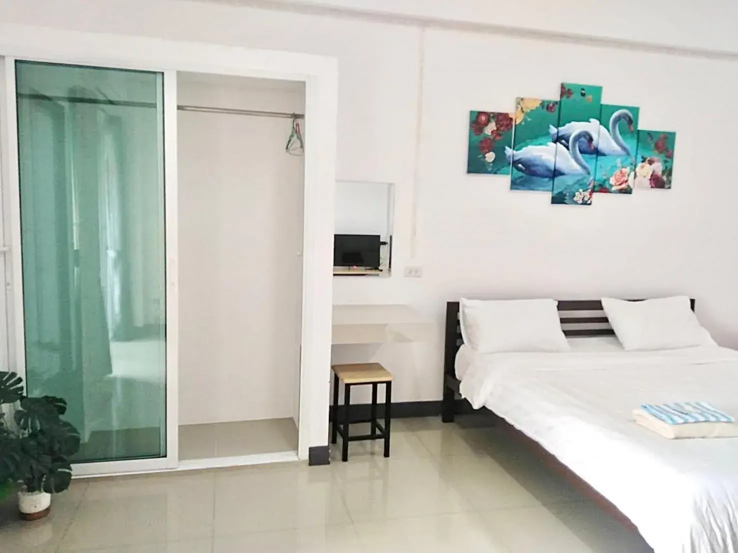 Budget Twin Room in MY HOME Hotel - Phutthamonthon 4 Road, near Mahidol University Salaya Budget Twin Room in MY HOME Hotel - Phutthamonthon 4 Road, near Mahidol University Salaya