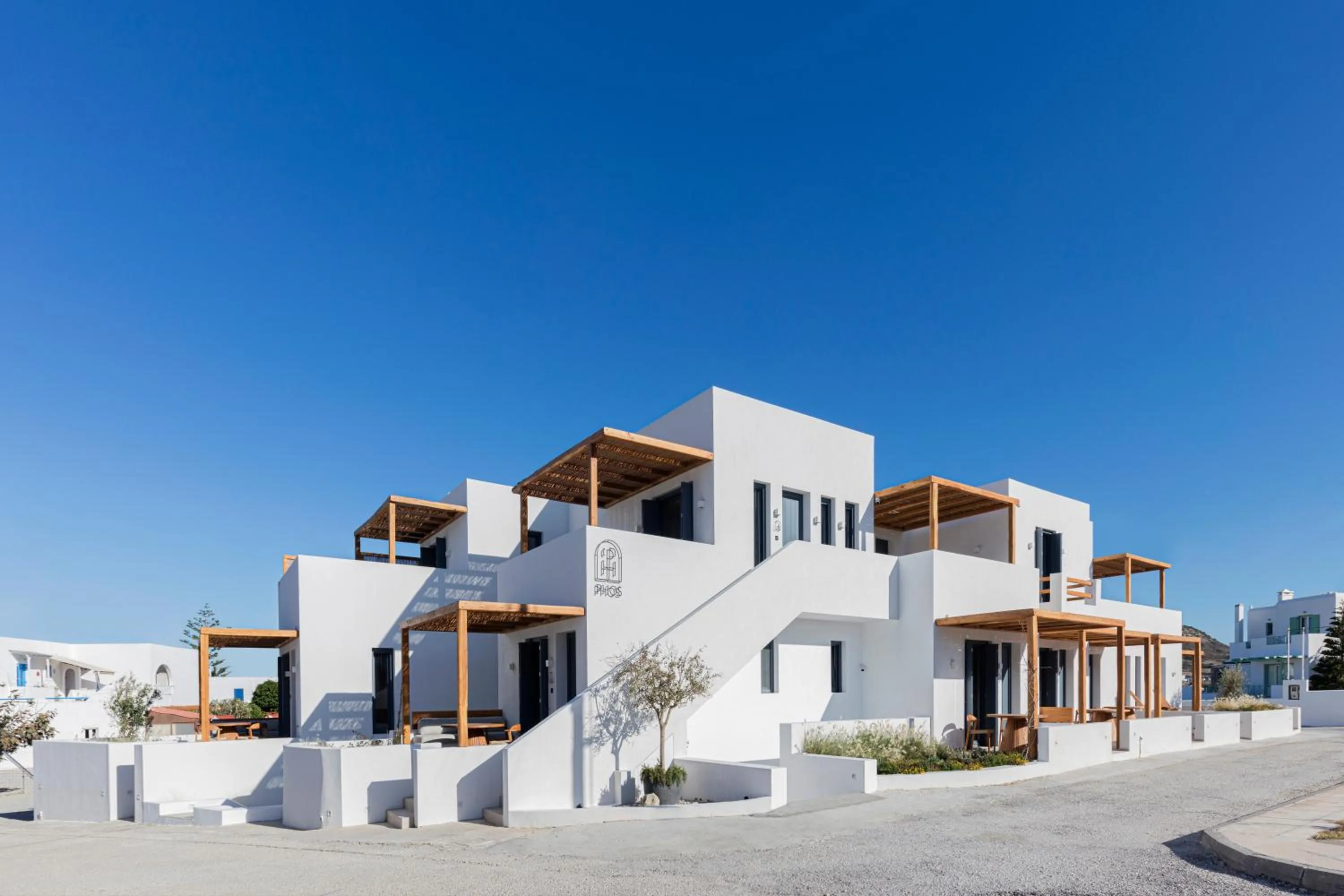 Property building in Phos Milos