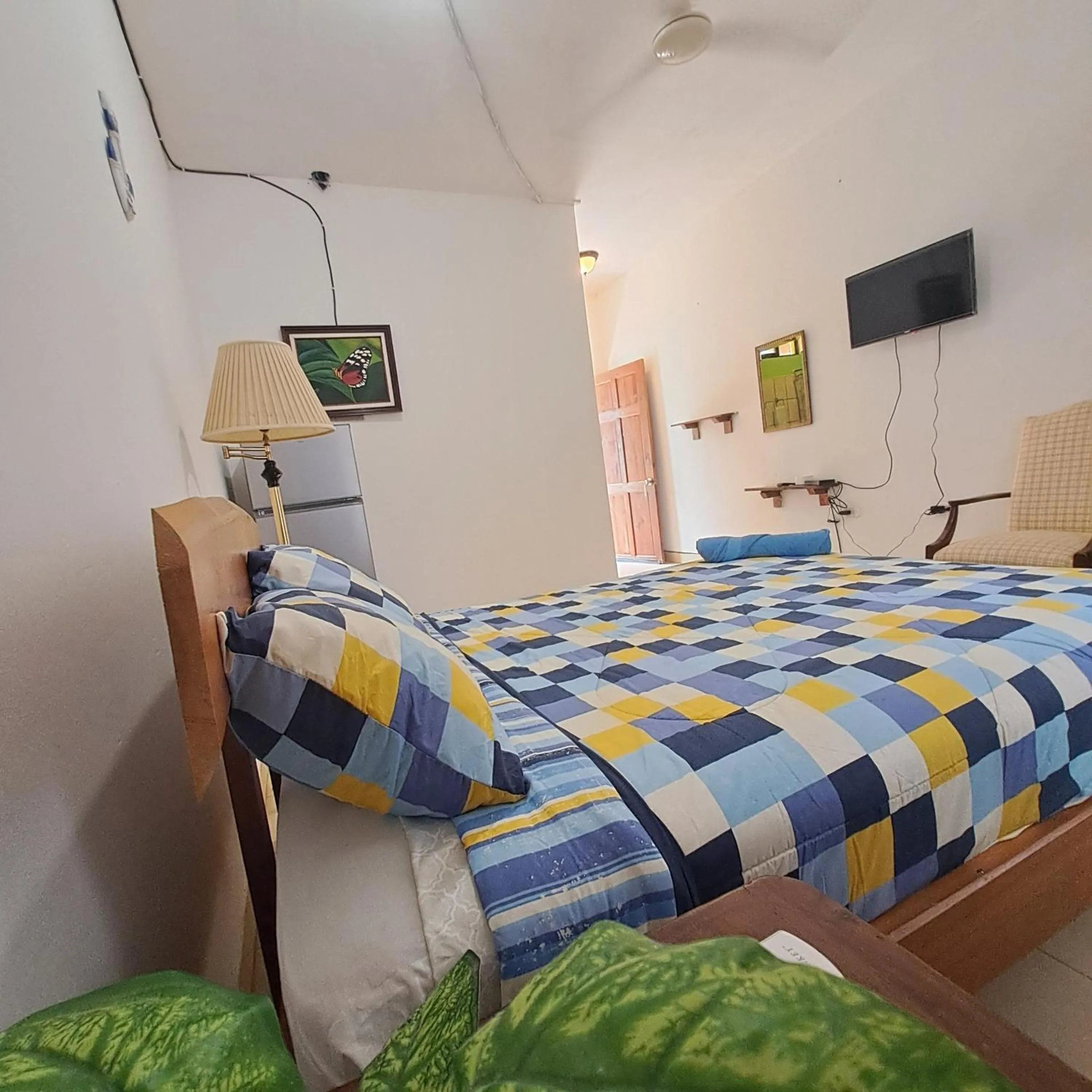 Photo of the whole room, Bed in Georgi, Junquillal