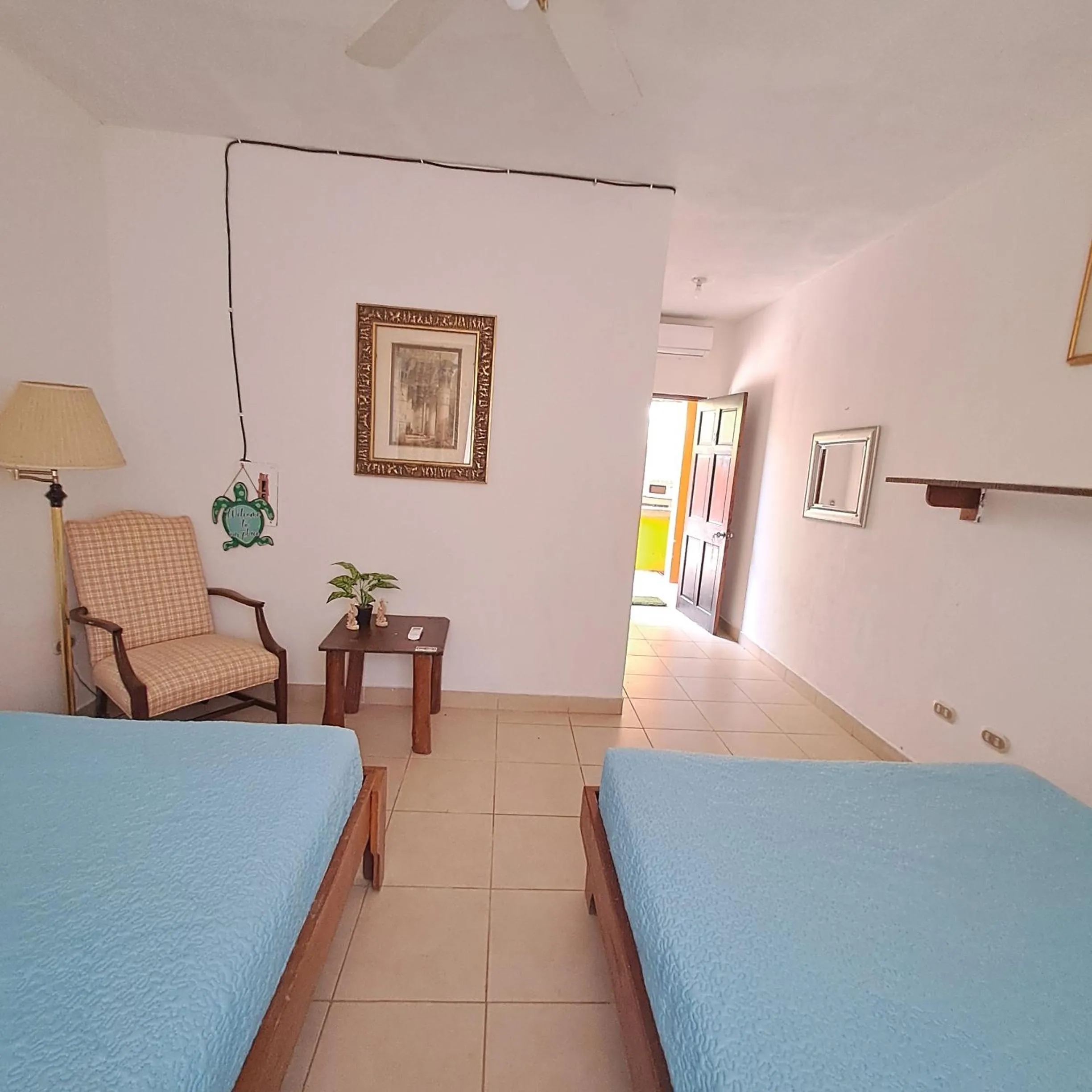 Photo of the whole room, Bed in Georgi, Junquillal