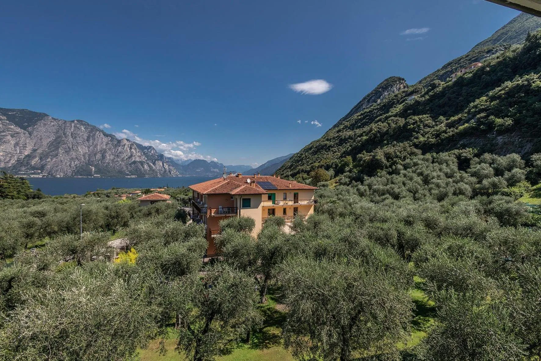 Lake view in Hotel Garnì Orchidea