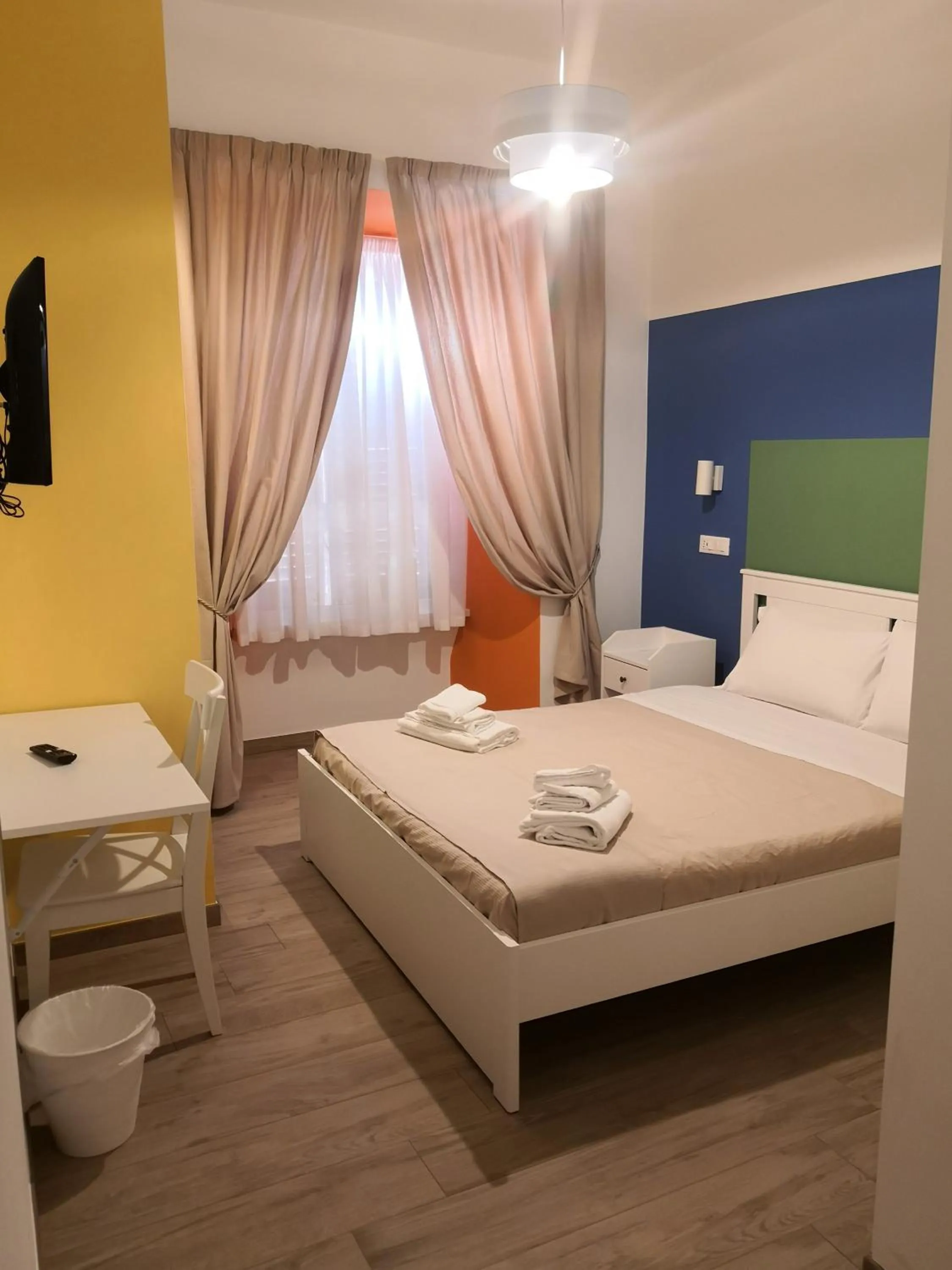 Photo of the whole room, Bed in Vatican Italian rooms