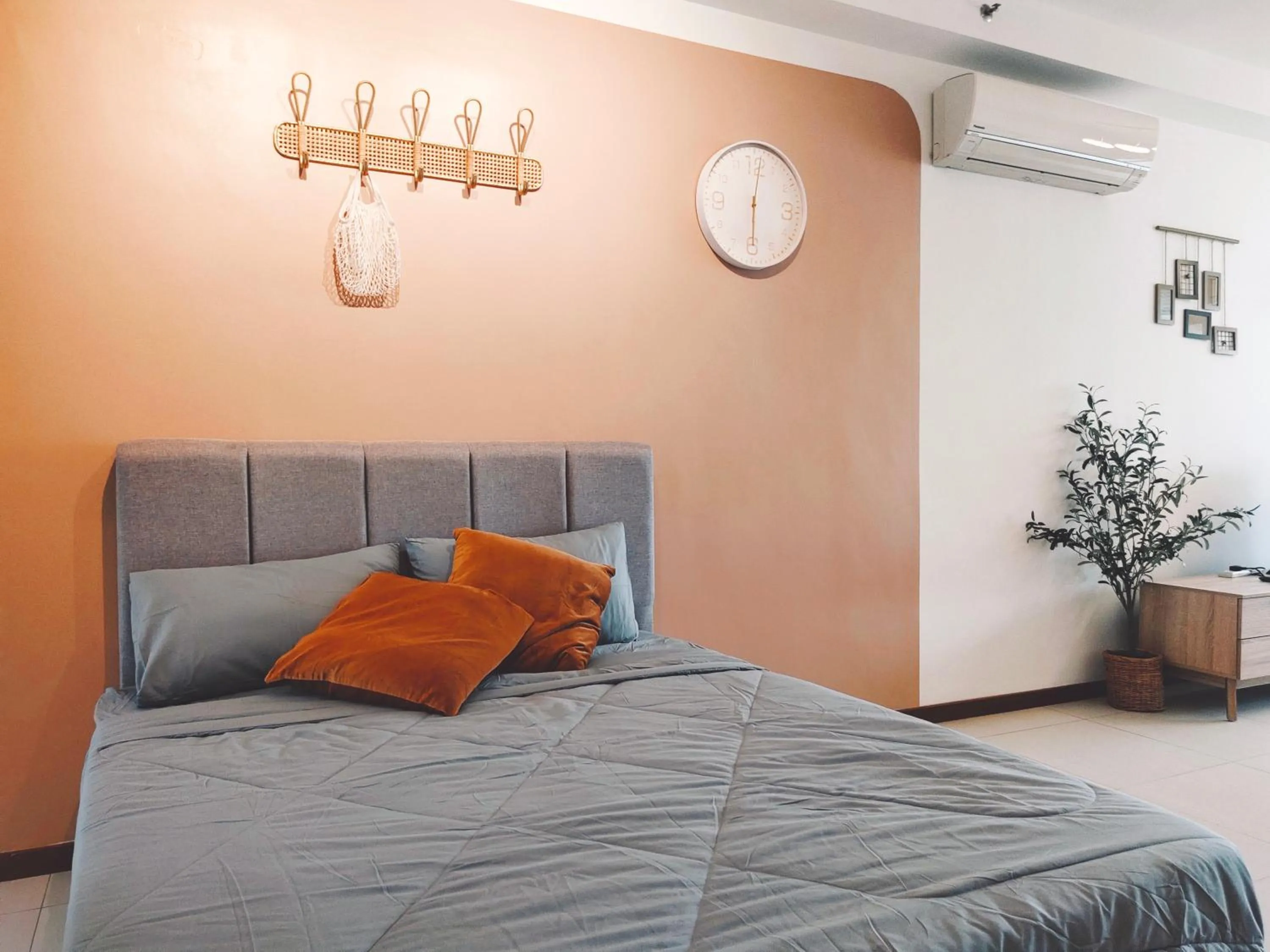 Bed in THE LANDMARK BY KATANA New 3BR Grand Seaview Homestay at Gurney 无敌海景三房套房