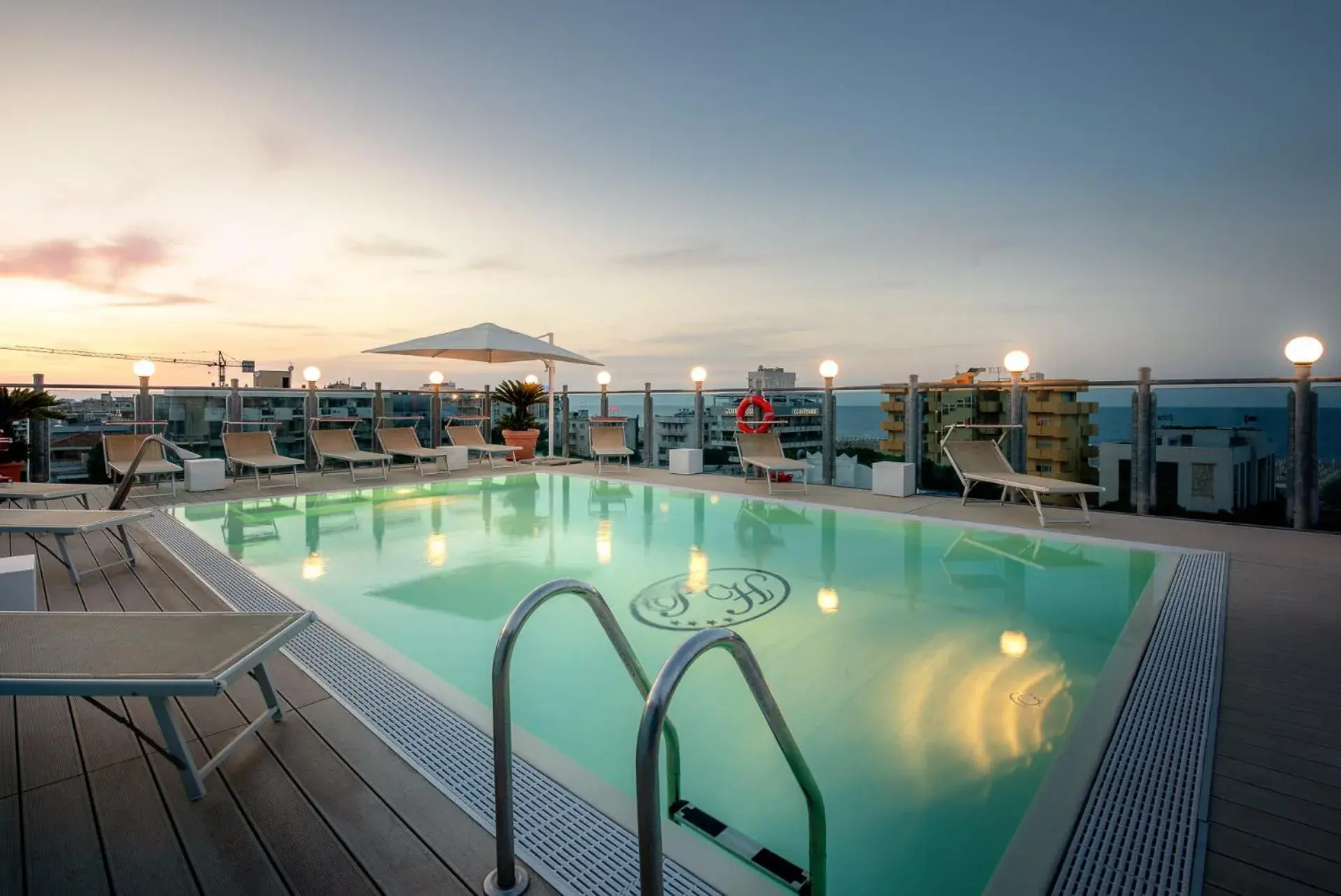 Pool view, Swimming Pool in Hotel President