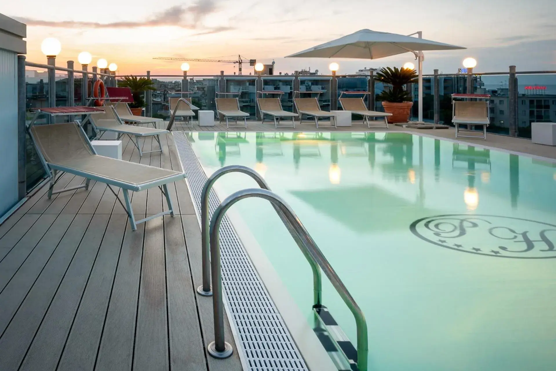 Swimming Pool in Hotel President