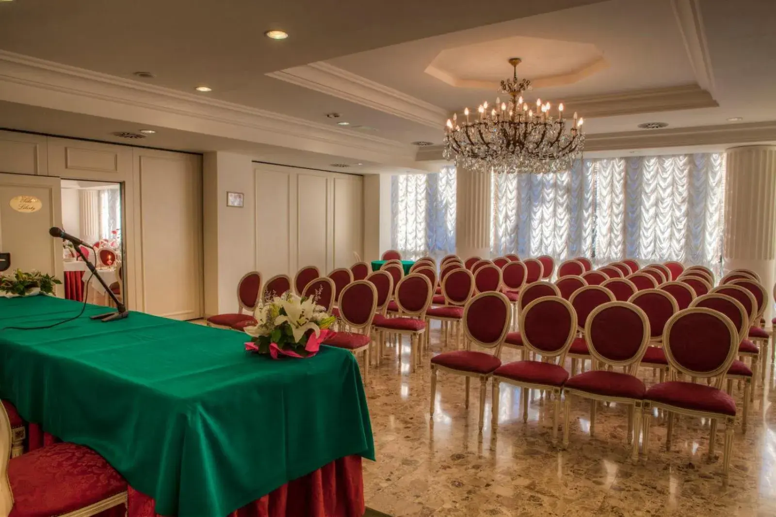 Business facilities in Hotel President