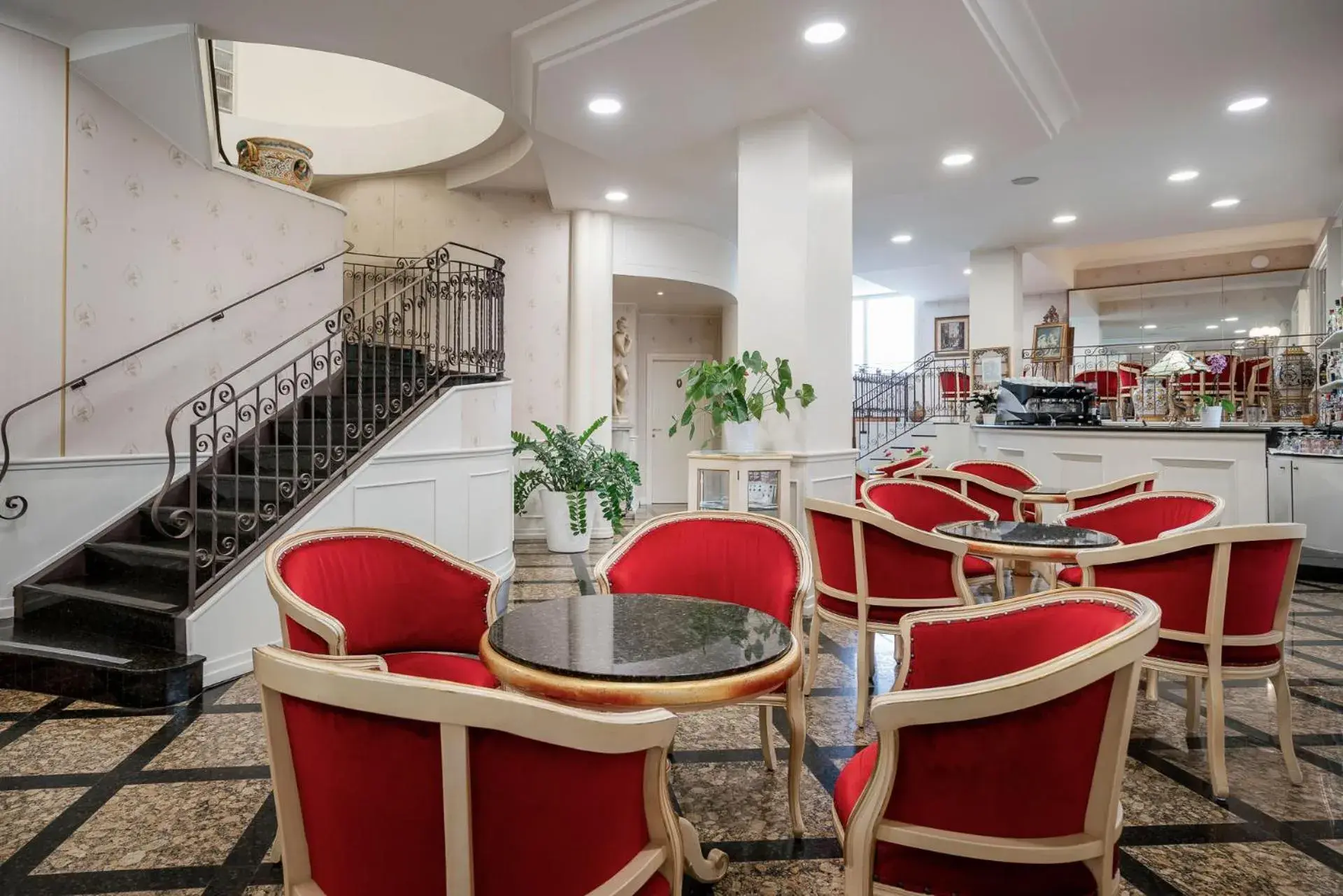 Lobby or reception, Lounge/Bar in Hotel President