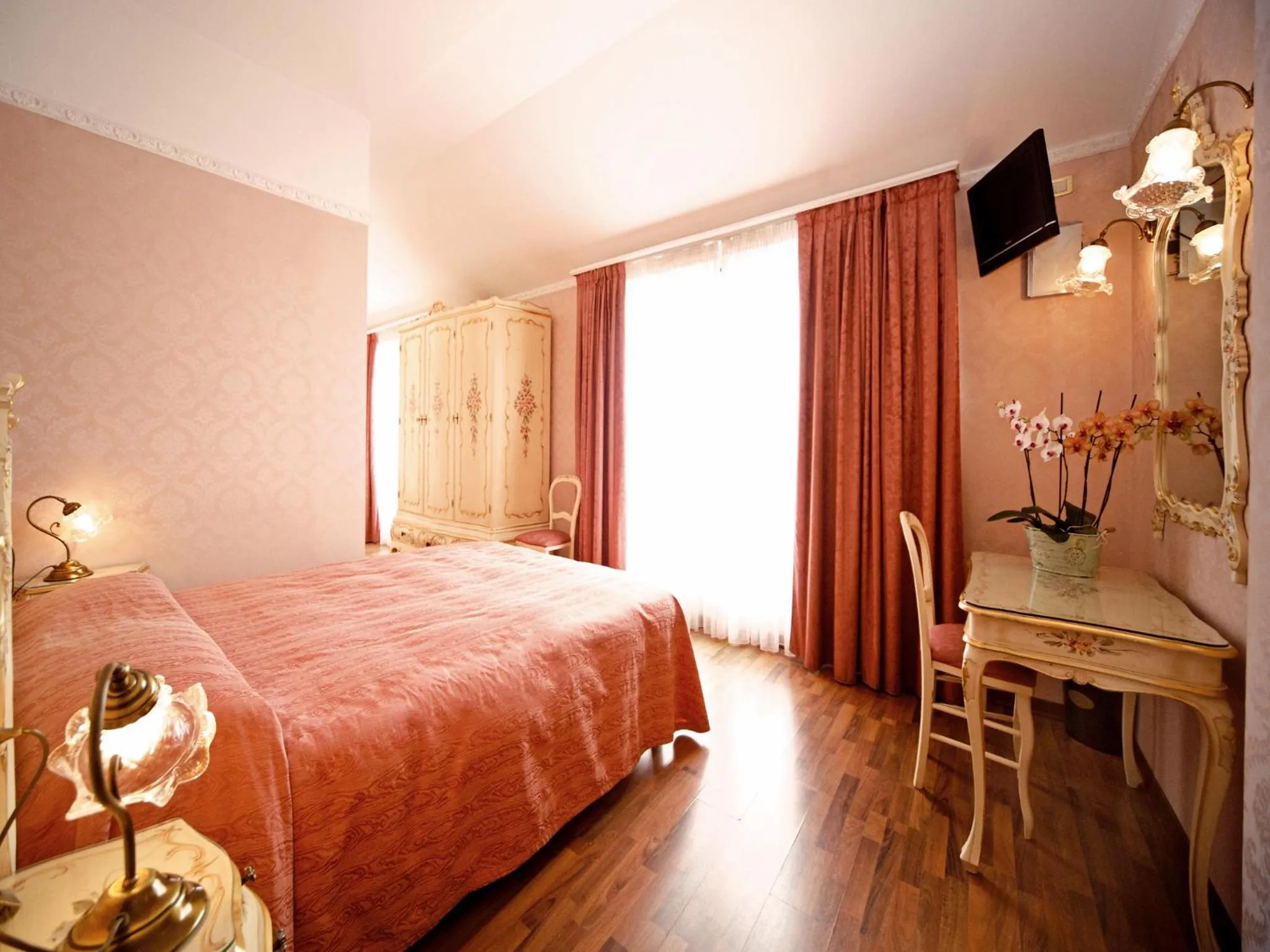 Photo of the whole room, Bed in Hotel President