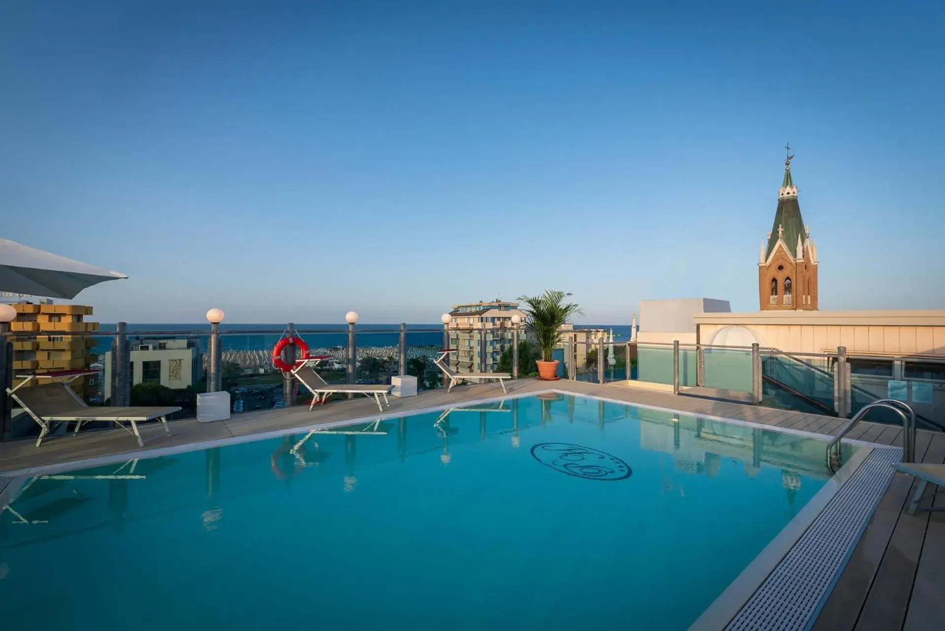 Swimming Pool in Hotel President