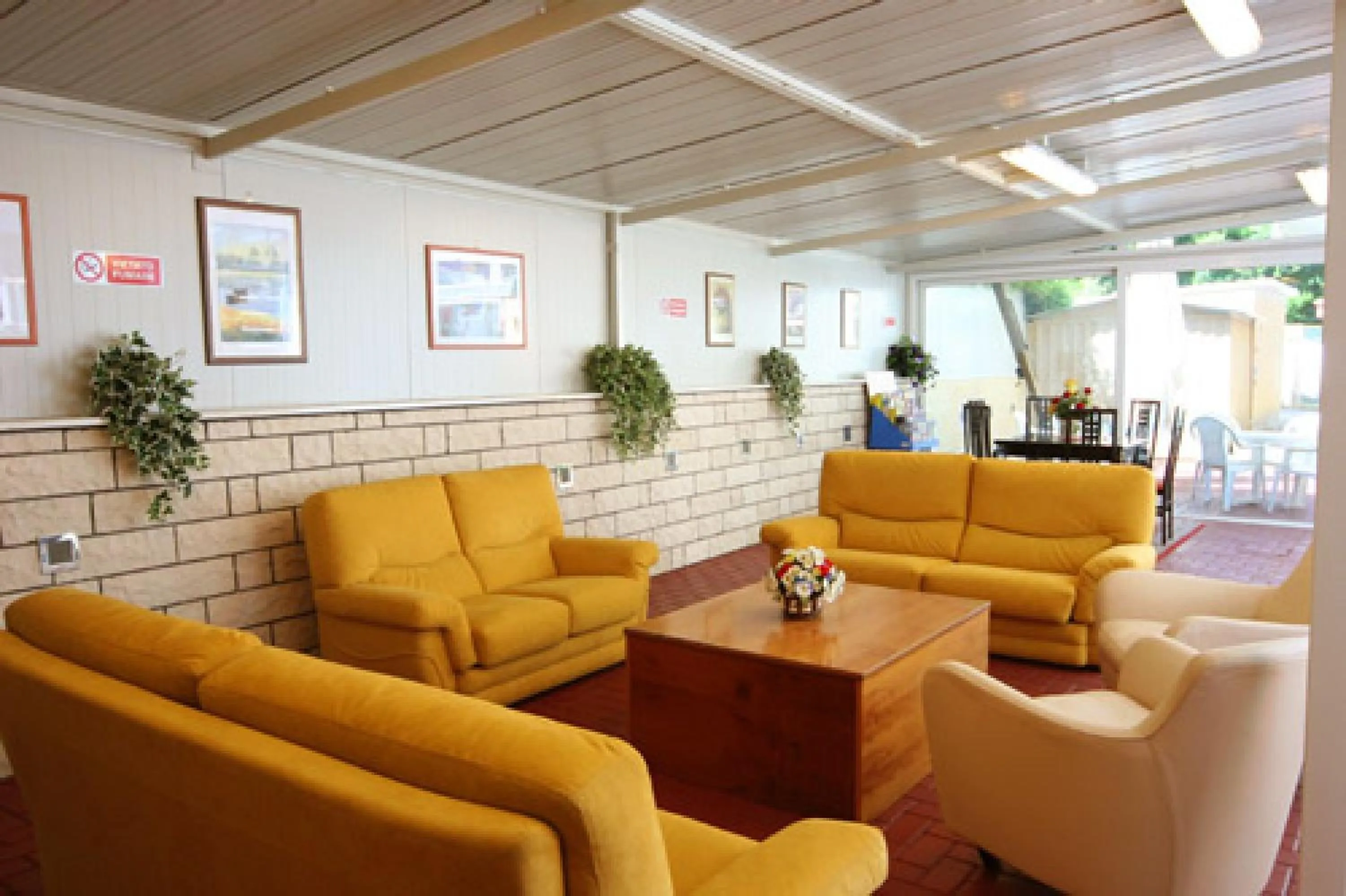 Communal lounge/ TV room in Hotel Parigi