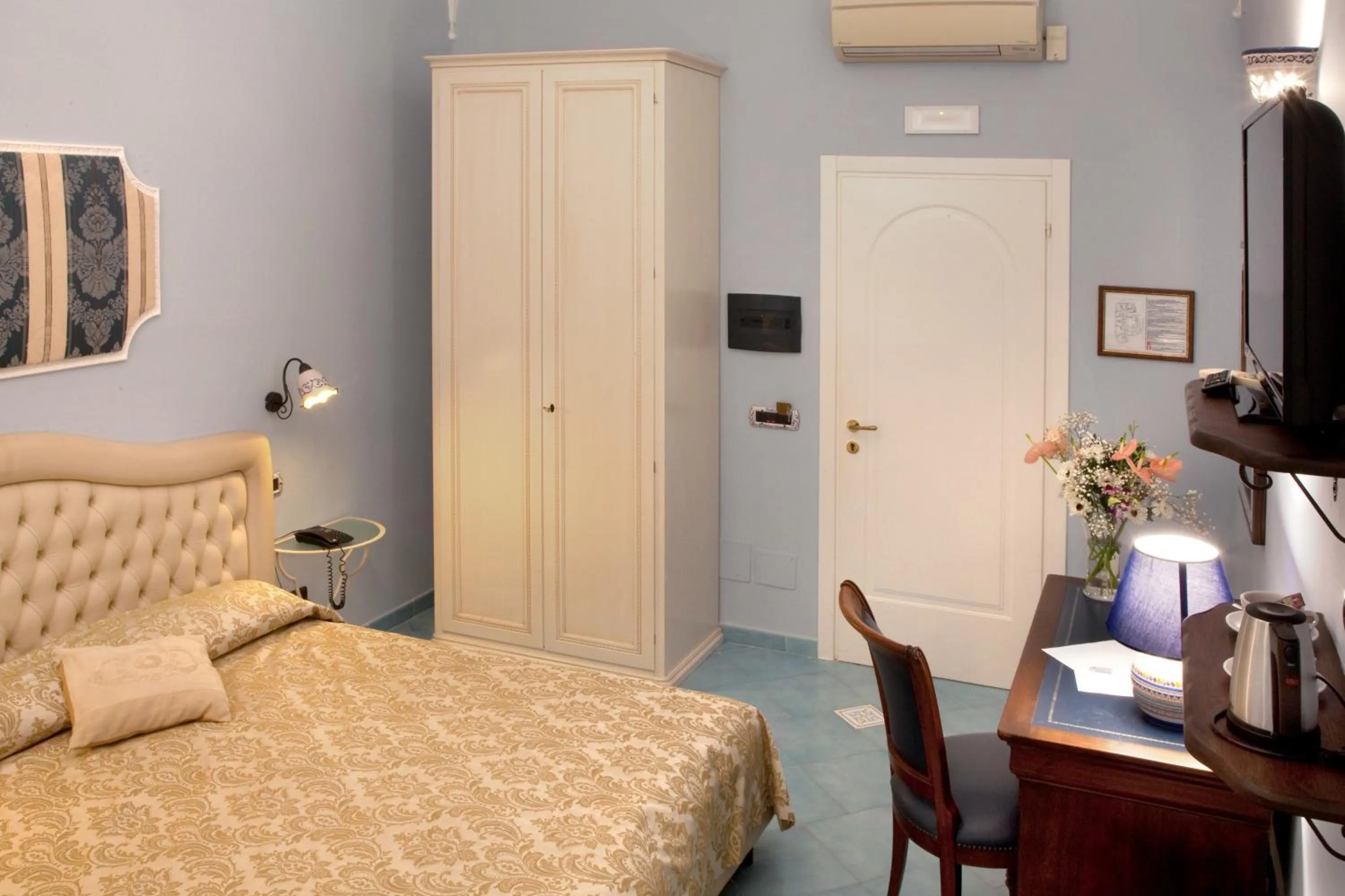 Bedroom, Bed in Hotel L'Antico Convitto