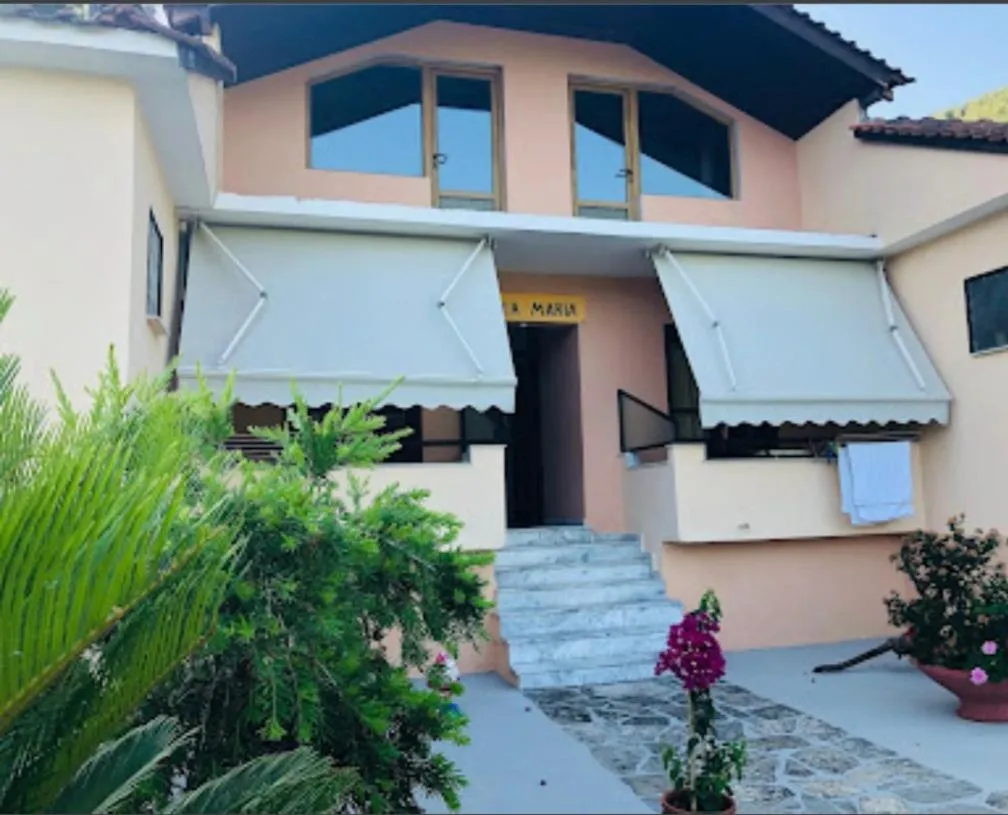 Property building in Villa Maria