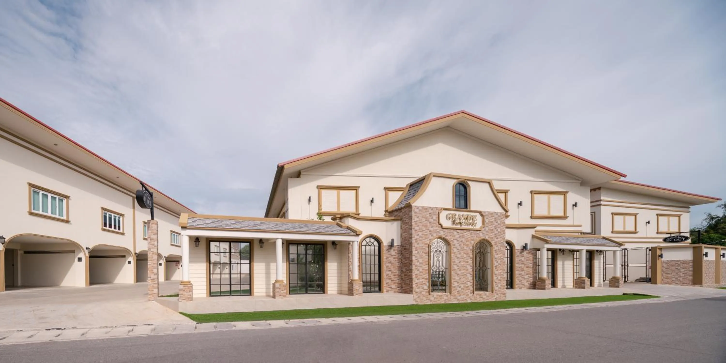 Property building in Grandbangsaray