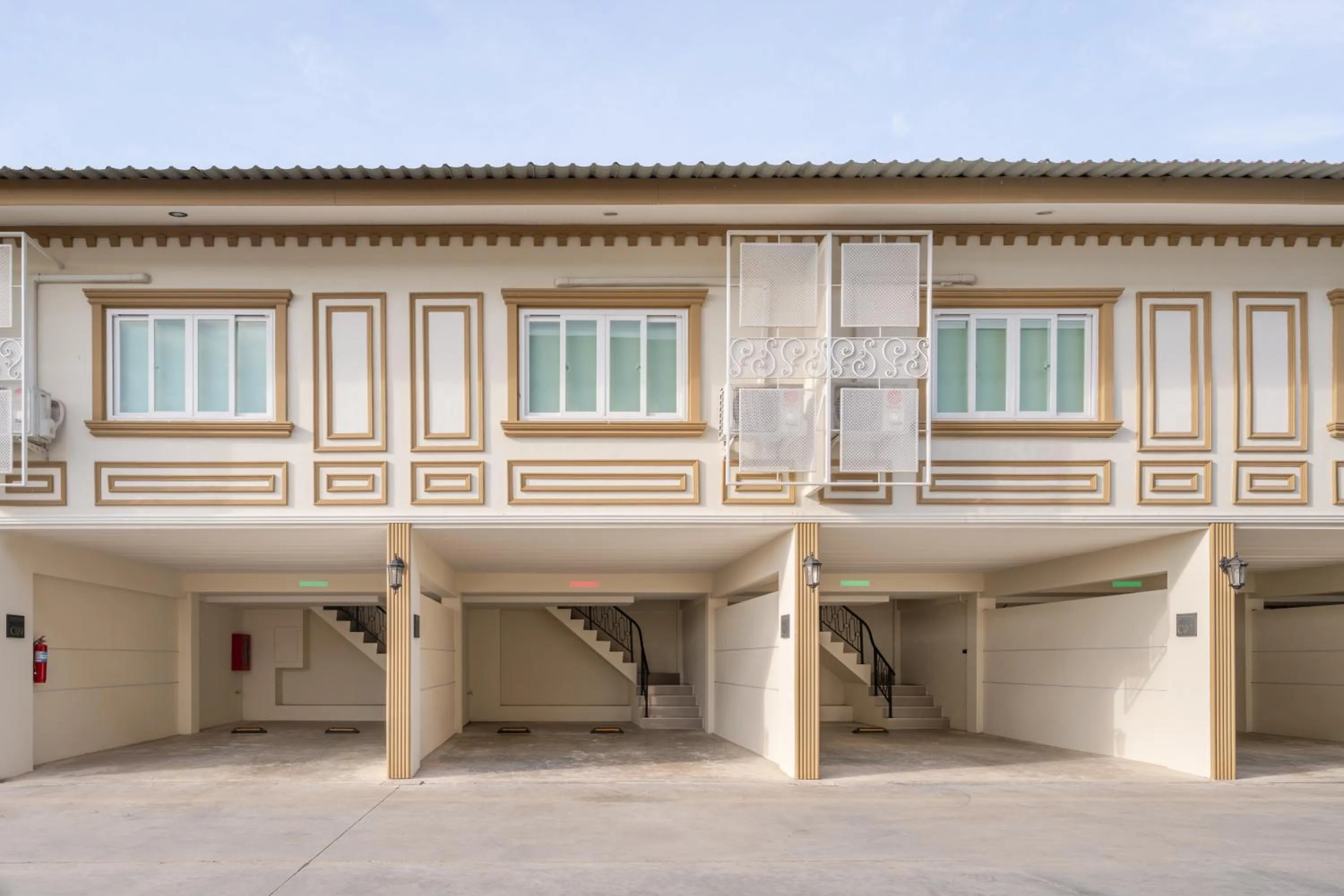 Property building in Grandbangsaray