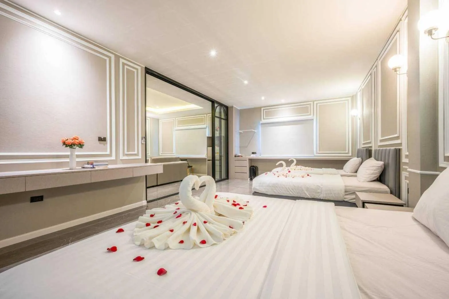 Photo of the whole room, Bed in Grandbangsaray