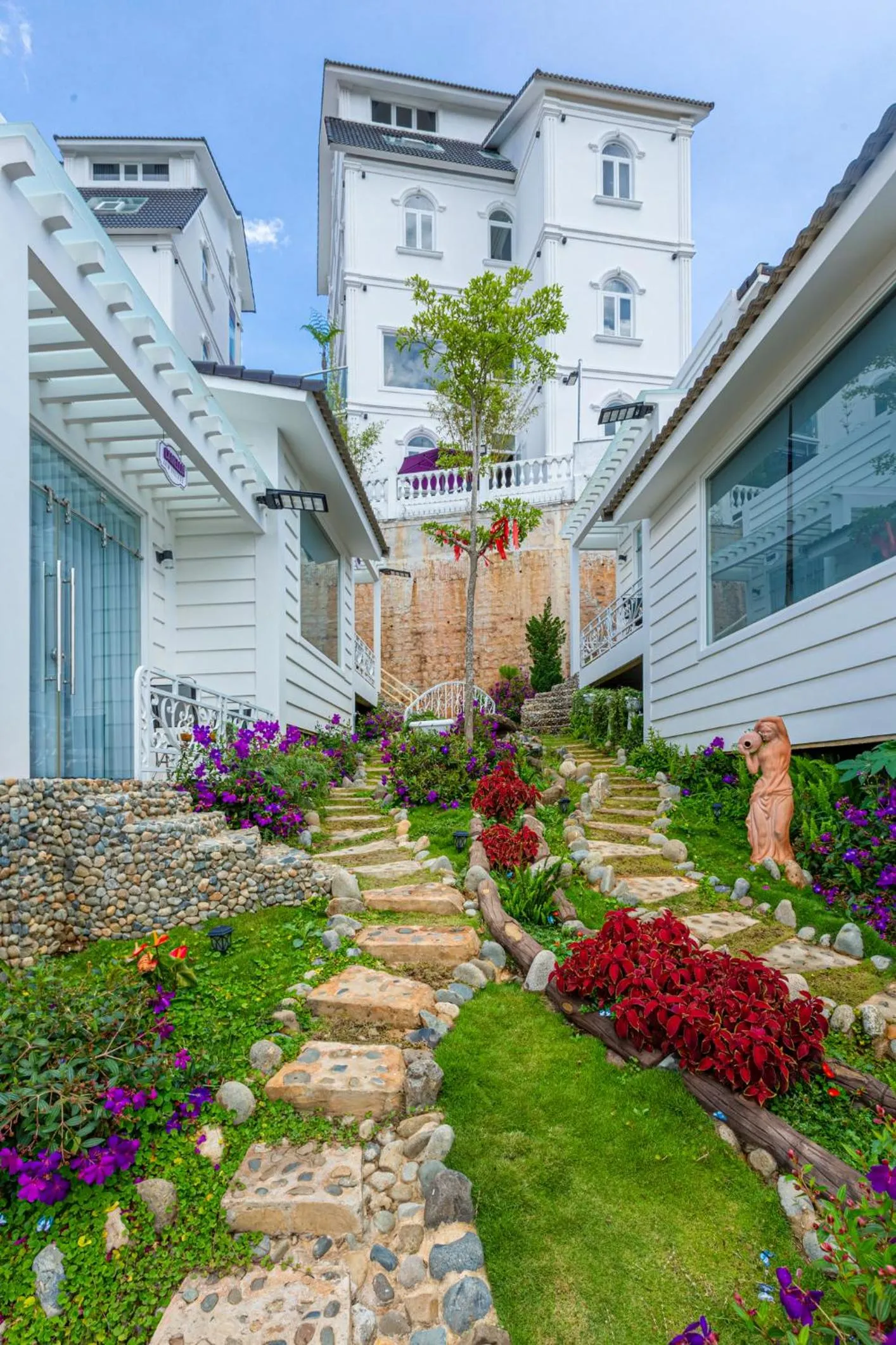 Property building in SHIN VILLAGE HOTEL