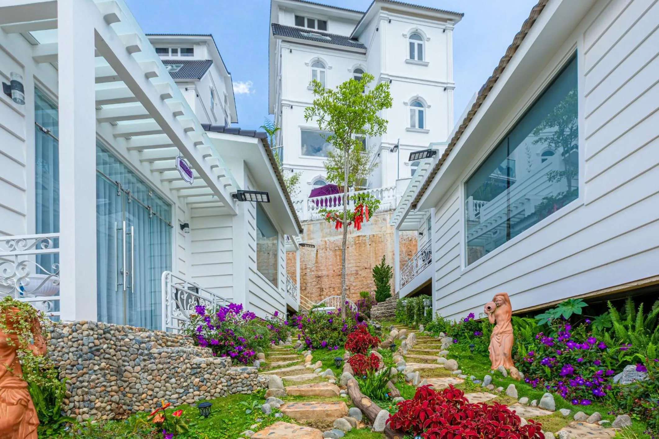 Property building in SHIN VILLAGE HOTEL