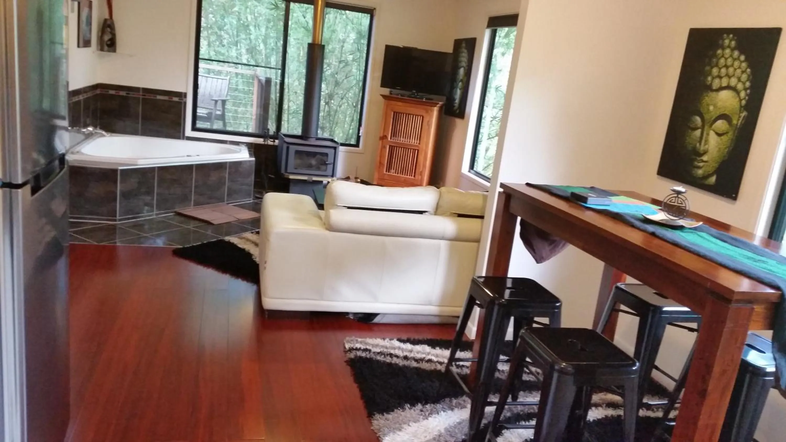 Photo of the whole room in Alaya Ascend